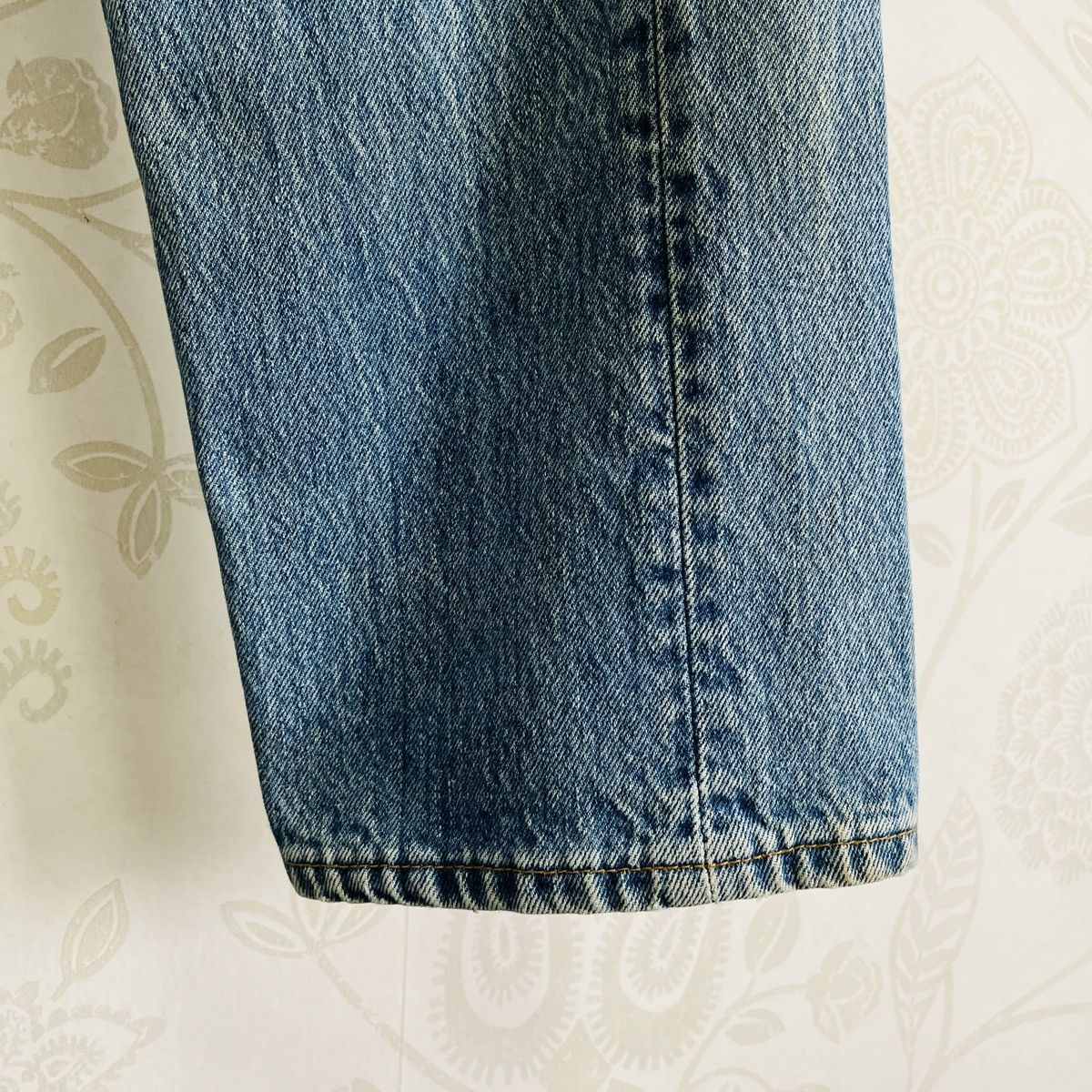 Levi's Vintage Distressed Levis 501XX 1997 Made In USA Jeans Size US 35 - 9 Thumbnail