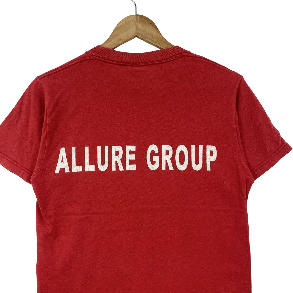Vintage Vintage ALLURE GROUP Minimal Chest Logo Classic Tee Size US S / EU 44-46 / 1 - 8 Thumbnail