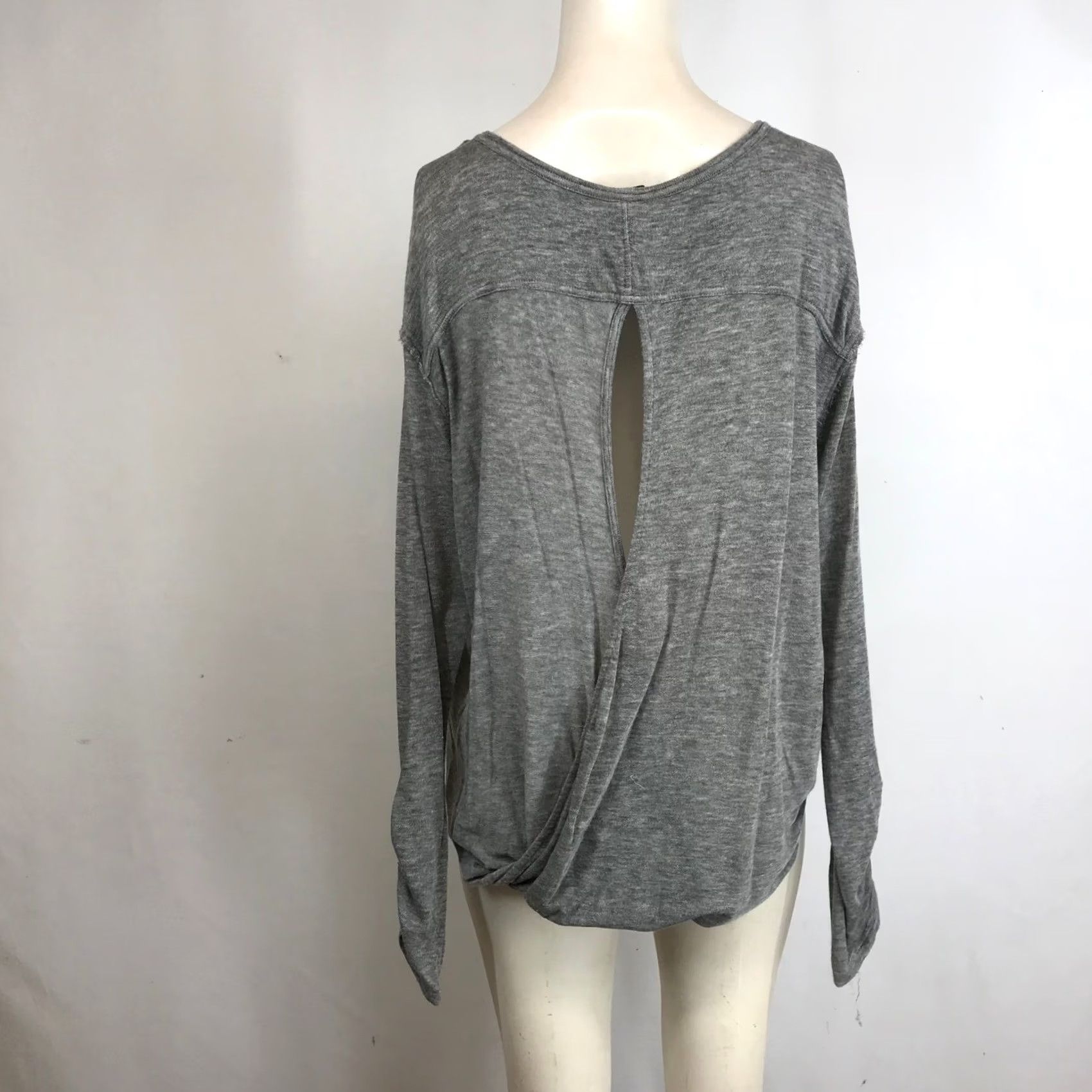 Vintage WE THE FREE V Neck Grey Henley Long Sleeve Open Back Twist Detail Top Womens XS Size XS / US 0-2 / IT 36-38 - 5 Thumbnail