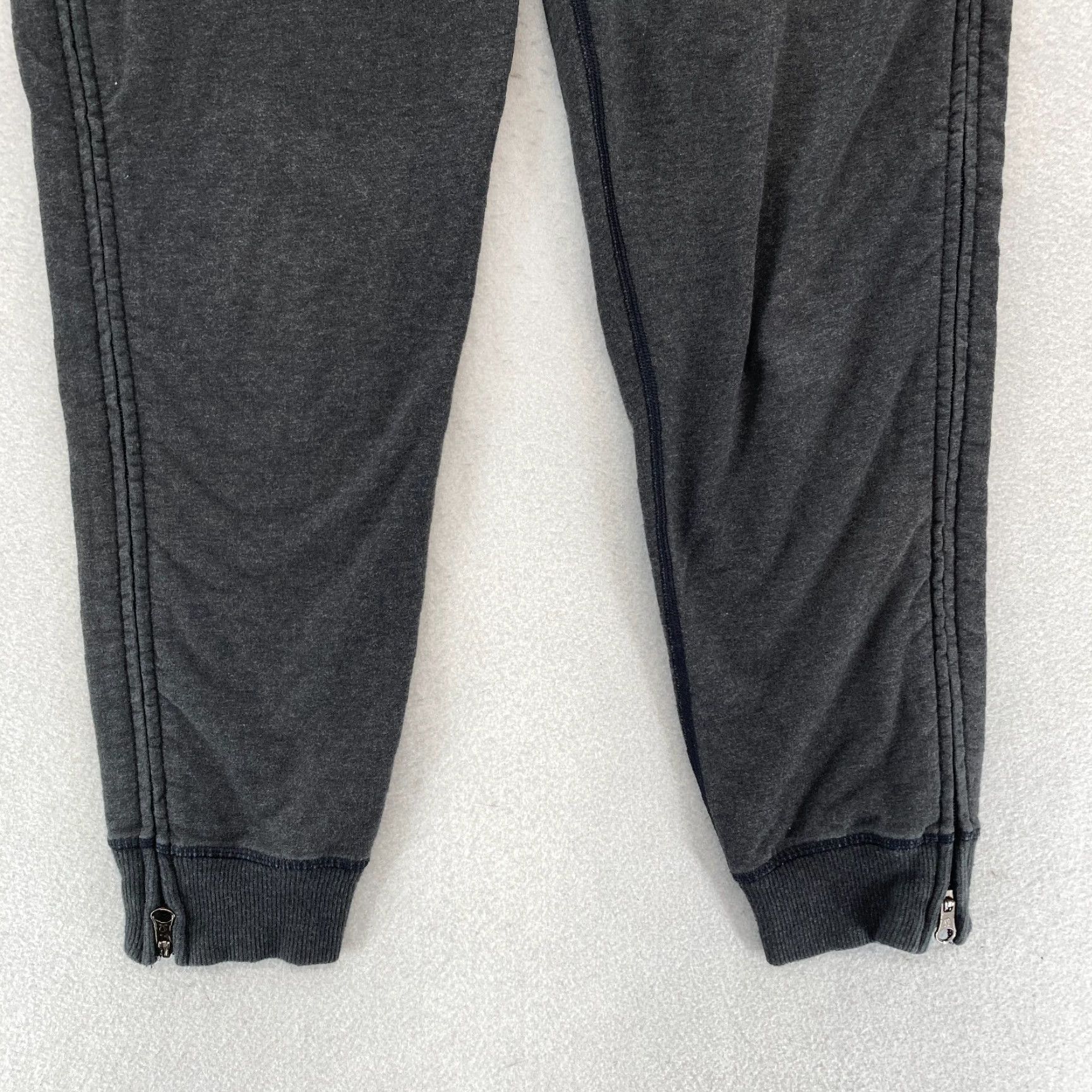 Lululemon Lululemon No Sweat Jogger Sweatpants Women 8 Gray Stretch Drawstring Side Zip Jogger Pants Regular Inseam 27 in Black? Gray Size 30" / US 8 / IT 44 - 3 Thumbnail