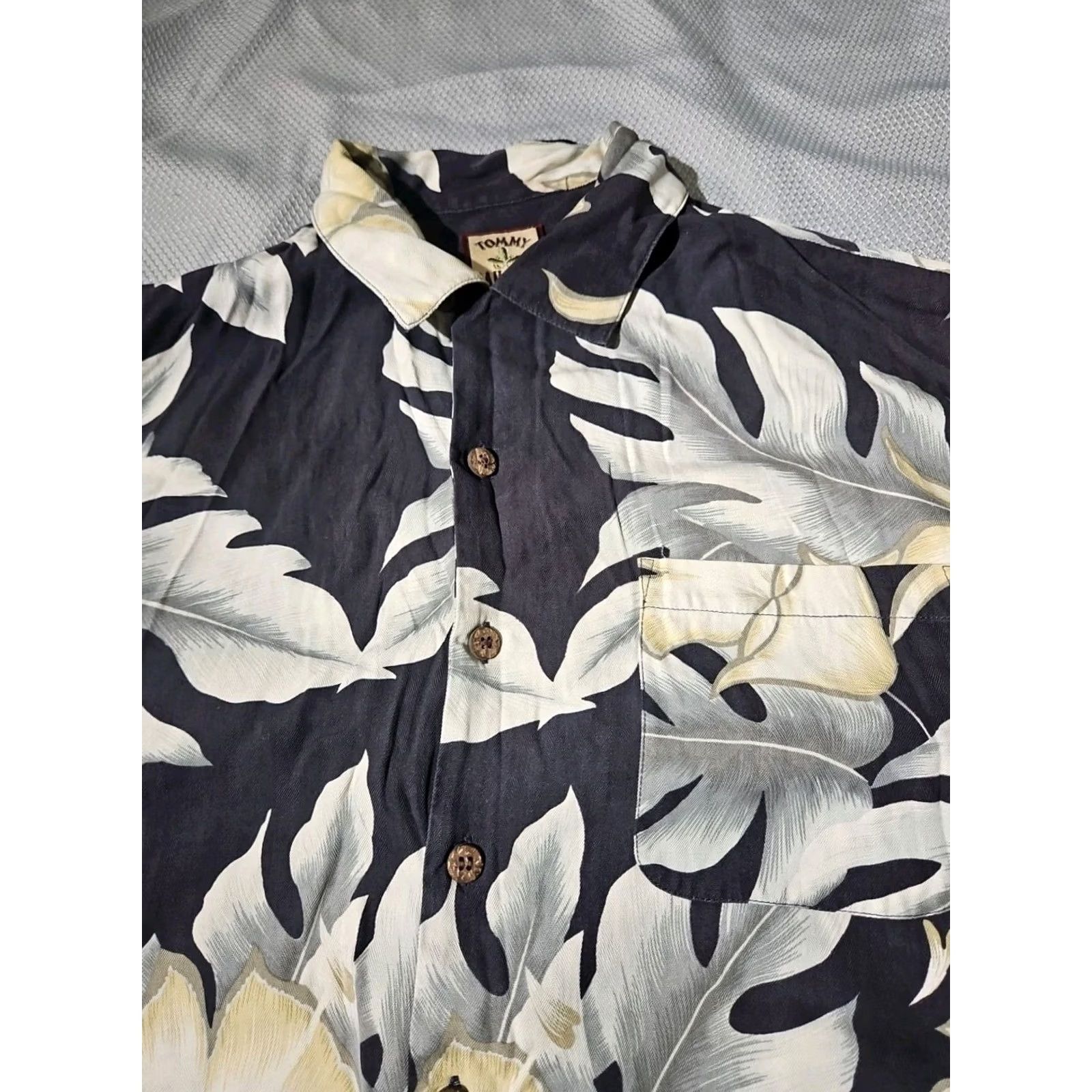Tommy Bahama Tommy Bahama Shirt Men M Black Beige Floral Palm Hawaiian Camp 100% Silk Shirt Beach Hawaiian Aloha Vacation Resort Mens Silk Shirt Size US M / EU 48-50 / 2 - 2 Thumbnail