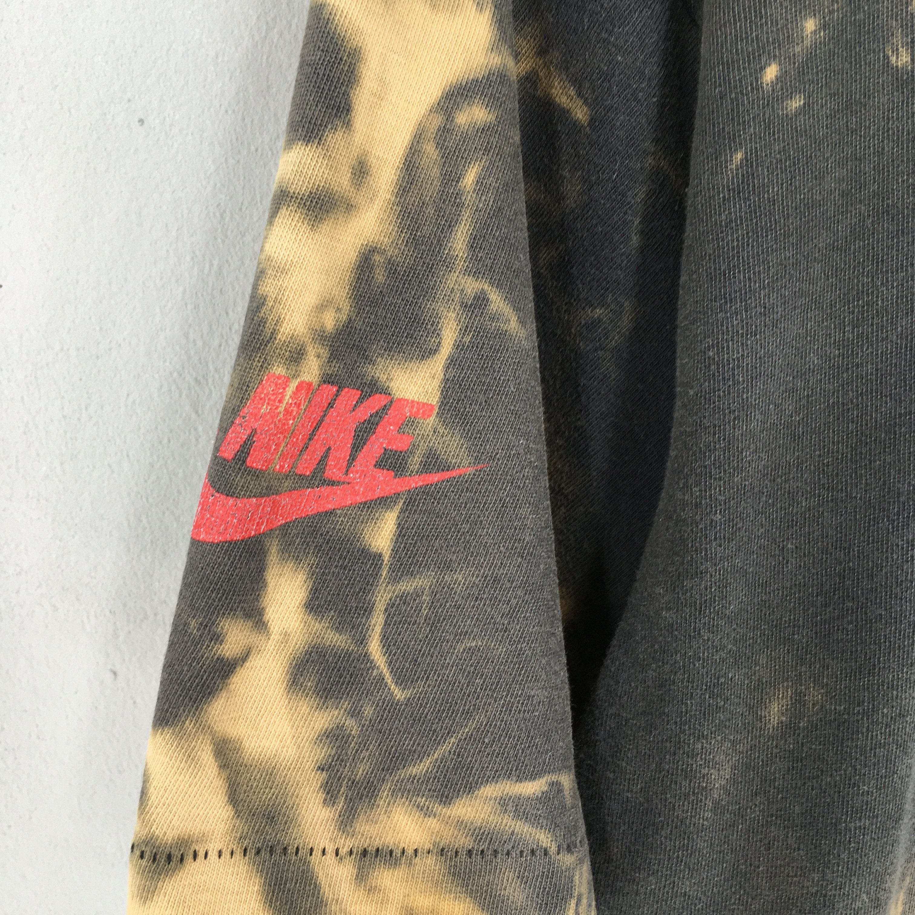 Nike Vintage 90's Nike Town Portland Bleach Tie-Dye Tshirt Size US M / EU 48-50 / 2 - 8 Thumbnail