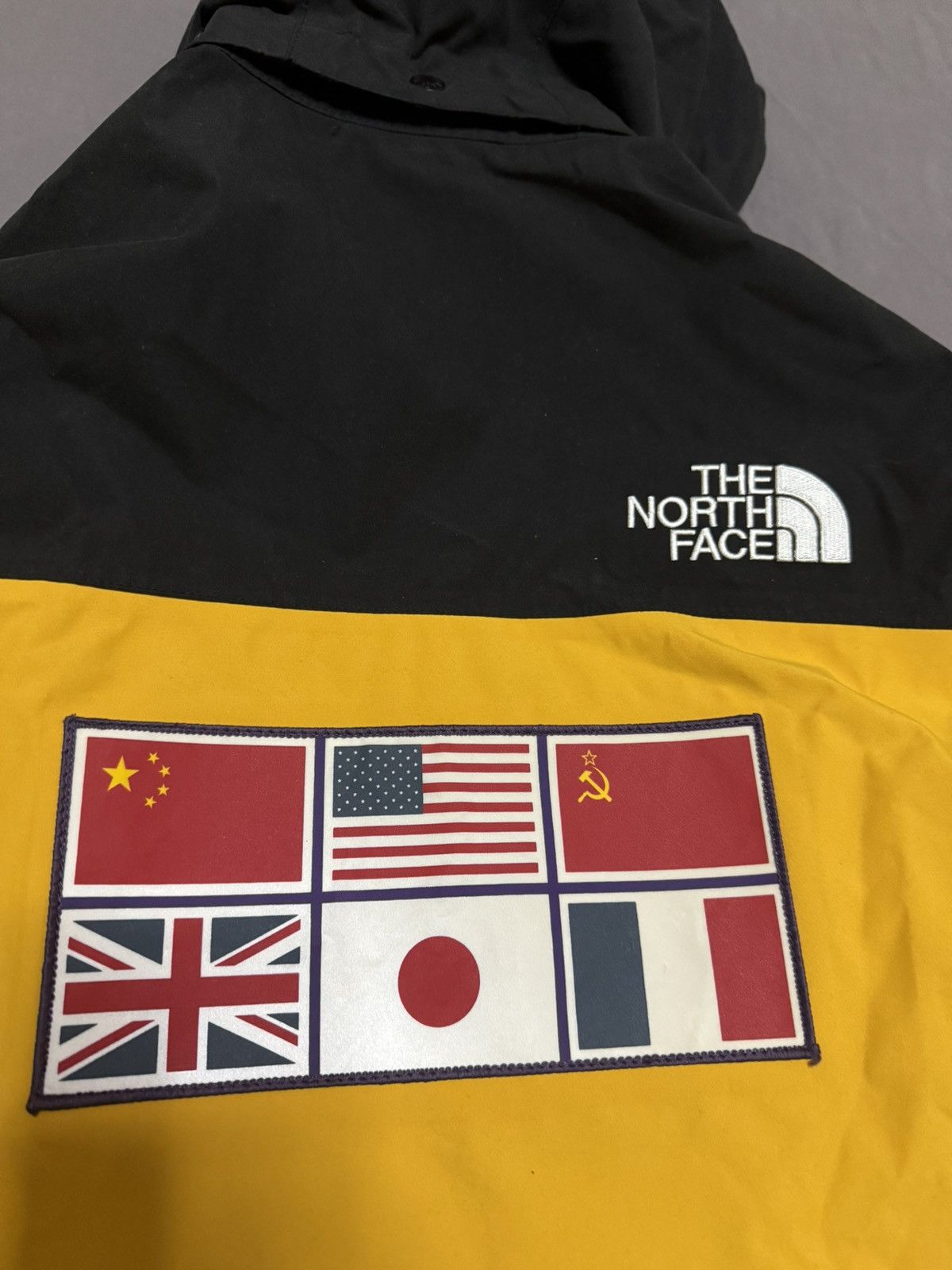 Supreme × The North Face Supreme tnf the north face yellow flag coach Jacket Size US S / EU 44-46 / 1 - 6 Thumbnail