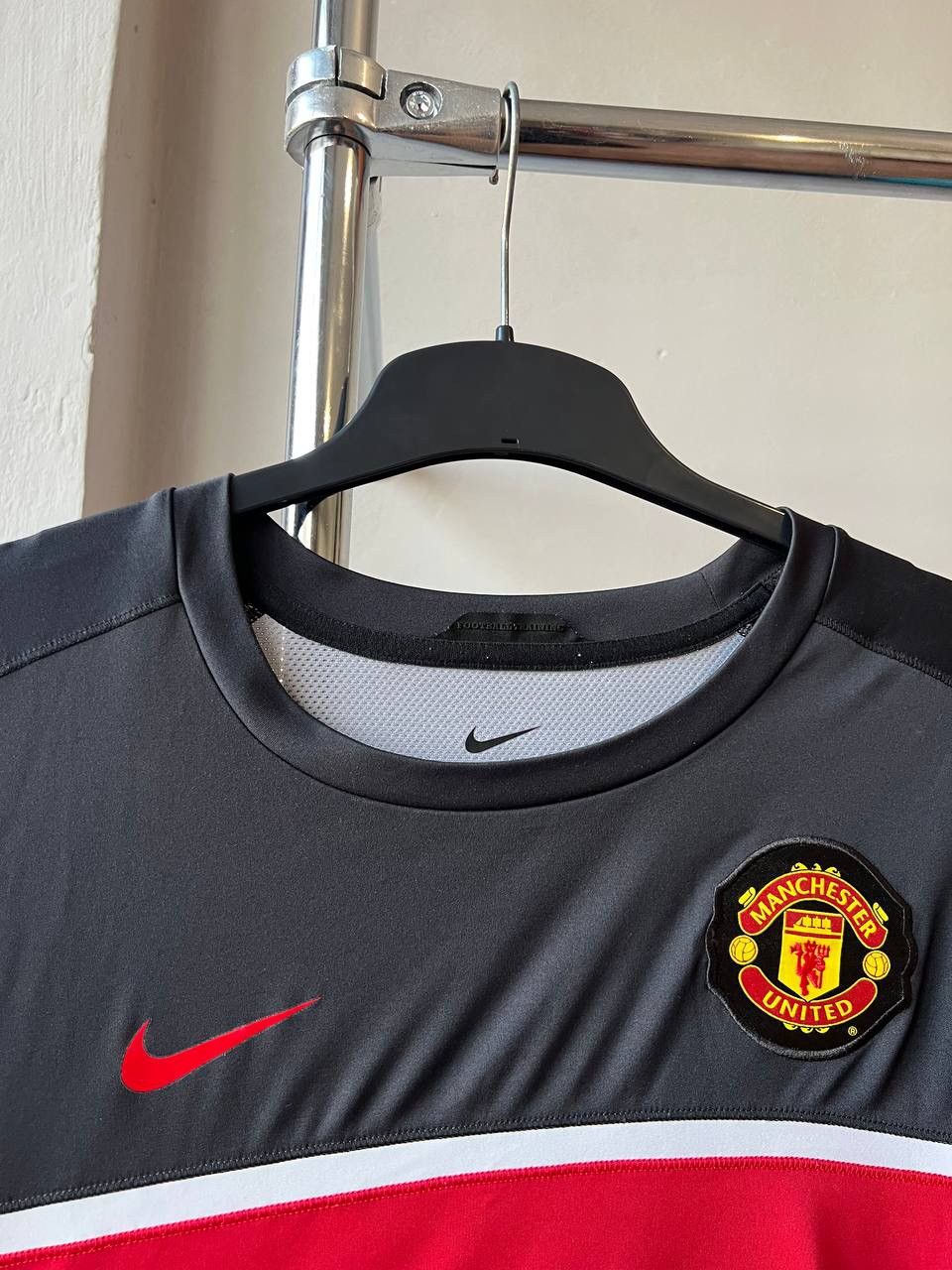 Nike 2010/11 MANCHESTER UNITED TRAINING SOCCER JERSEY SHIRT XXL Size US XXL / EU 58 / 5 - 4 Thumbnail