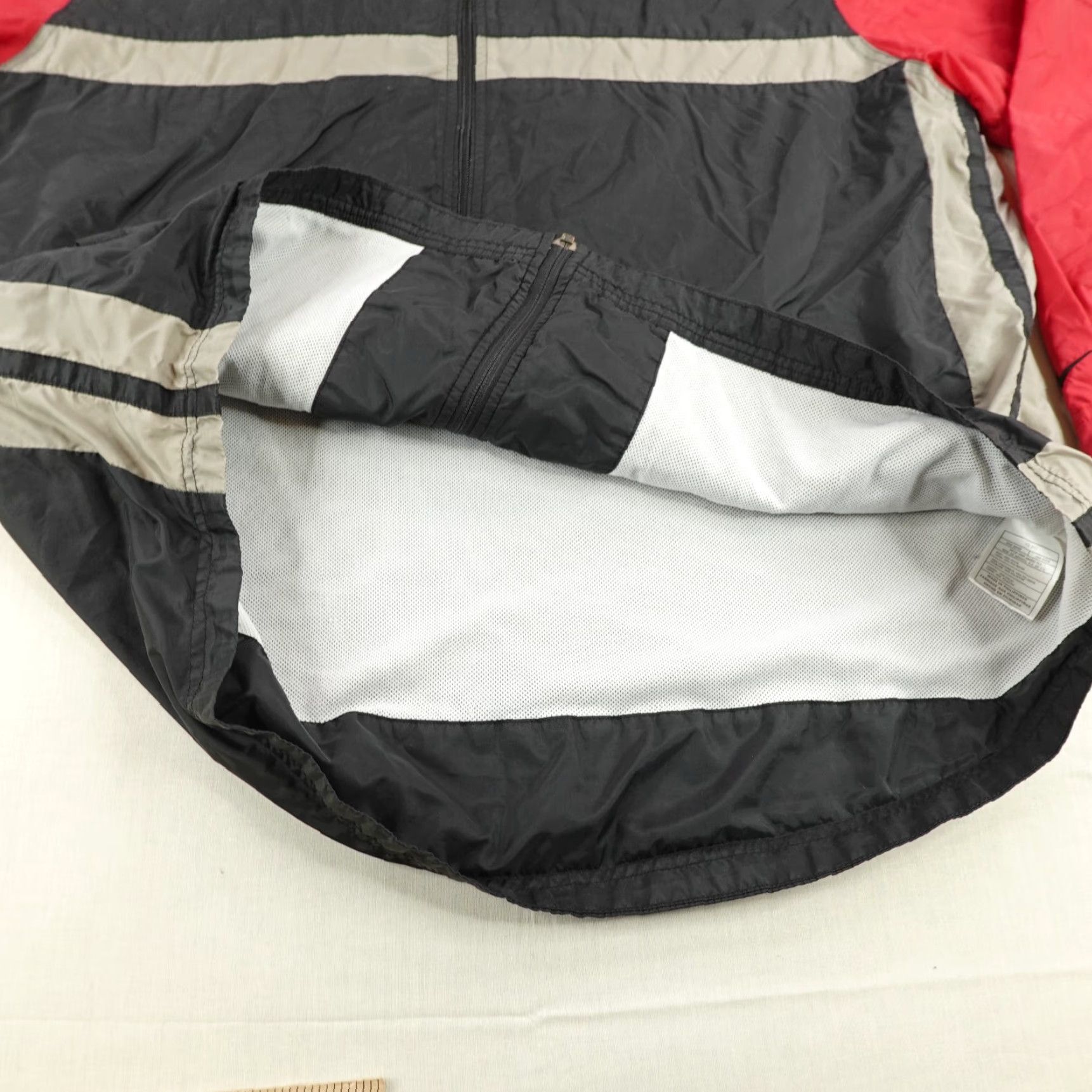 Nike VINTAGE Nike Jacket Mens XL Black Red Windbreaker Track Coat Lined Hoodie 90s Sports Wind-Resistant Zip Pockets Logo Size US XL / EU 56 / 4 - 5 Thumbnail
