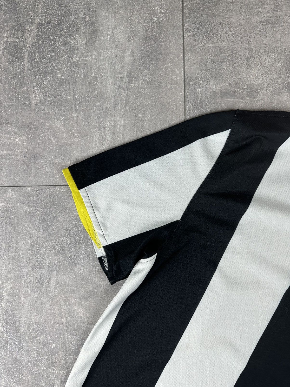 Nike Nike Juventus 2009/10 Home Soccer Football Jersey Size US S / EU 44-46 / 1 - 18 Thumbnail