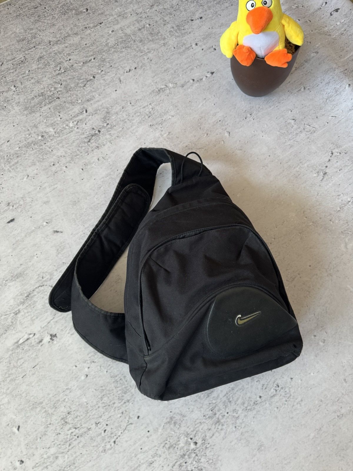 Nike Vintage Basic Logo 00S 90's Pinterest Style Sling Bag in Black, Men's