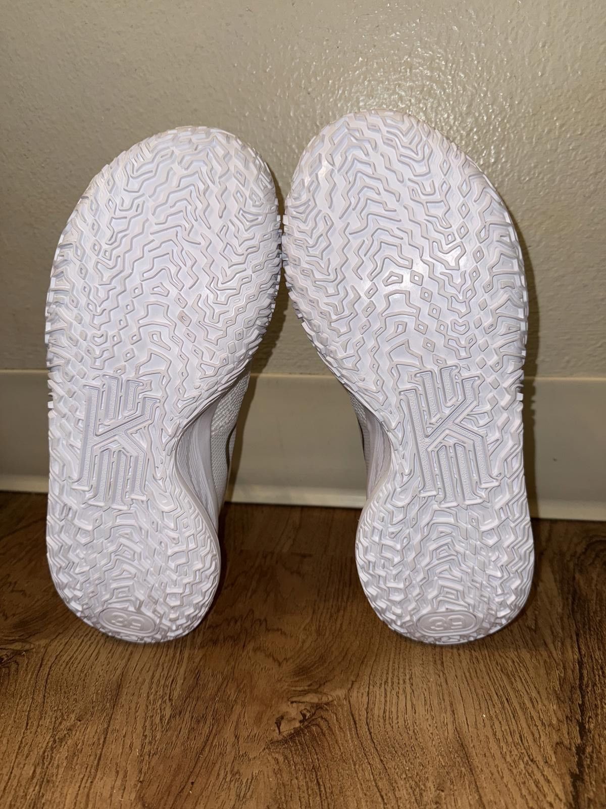Nike Nike Kyrie 7 White University Red Size US 6.5 / EU 39-40 - 5 Thumbnail