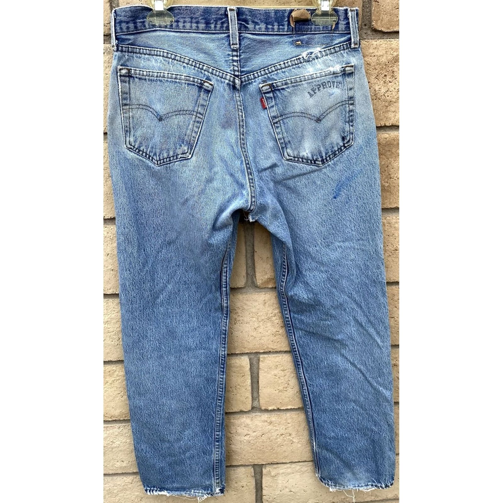 Levi's VINTAGE Levi's 501 Jeans Distressed 5-Pocket Denim Cotton Blue Men 34 Regular Inseam 33 29.5 32 29.5 501 Model 90s See Pics Mens Size US 34 / EU 50 - 4 Thumbnail