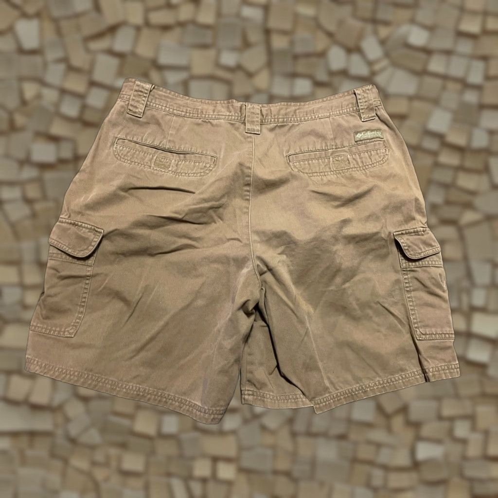 Vintage Columbia Shorts Men's Size 38 Brown Cargo Shorts Size US 38 / EU 54 - 1 Thumbnail