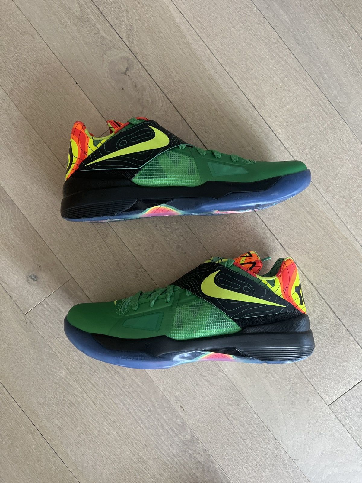 image of Kevin Durant x Nike Kd Iv Weatherman Size 10 Fn6247-300 Shoes in Green, Men's