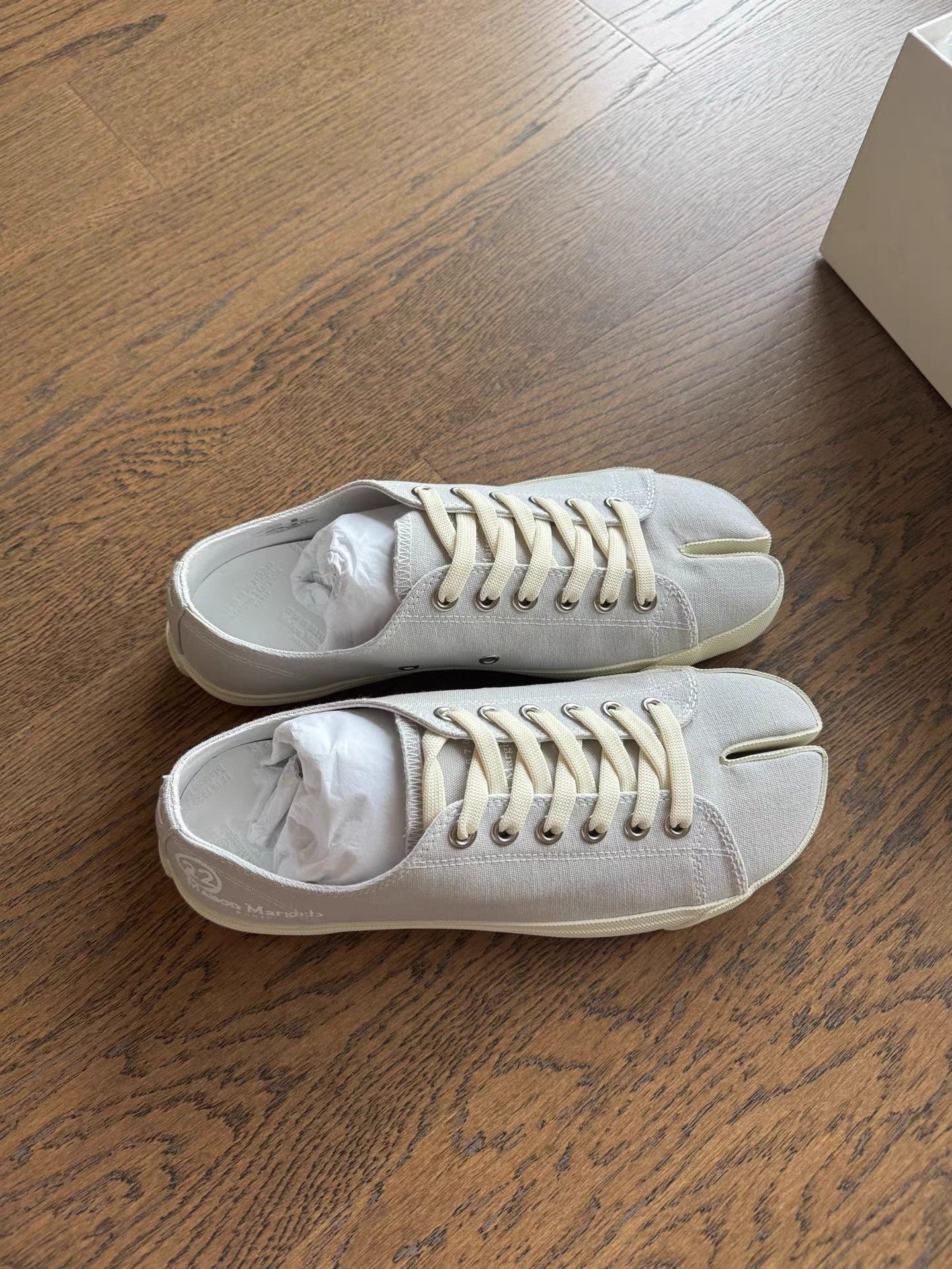 Maison Margiela Maison Margiela Tabi Ssense Exclusive Split-Toe Shoes K6 Size US 7 / EU 40 - 2 Thumbnail