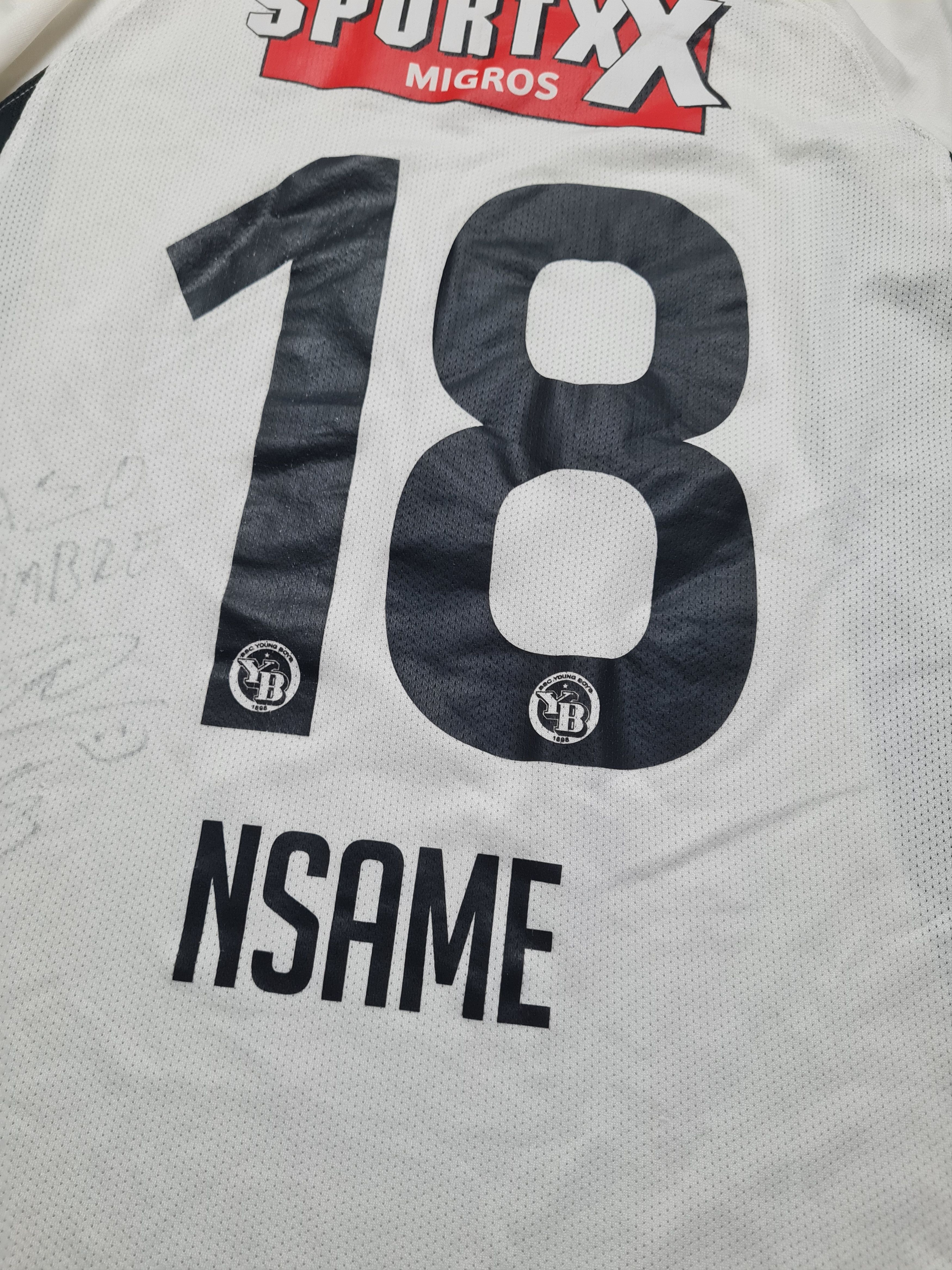 Nike BSC YOUNG BOYS 2019/2020 AWAY SHIRT SOCCER NIKE # 18 NSAME Size US XS / EU 42 / 0 - 23 Thumbnail