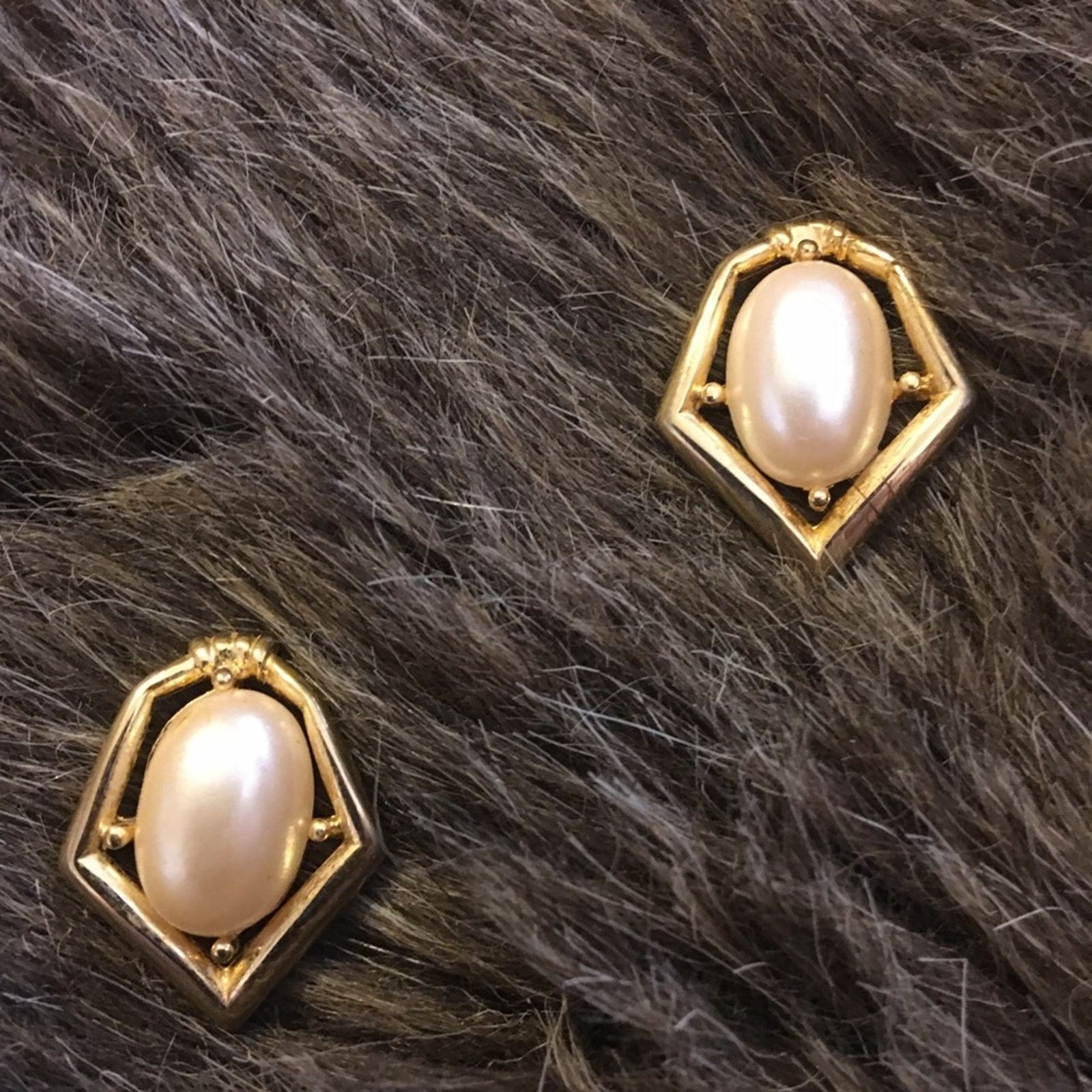 Vintage Vintage faux pearl gold tone pierced earrings Size ONE SIZE - 3 Thumbnail