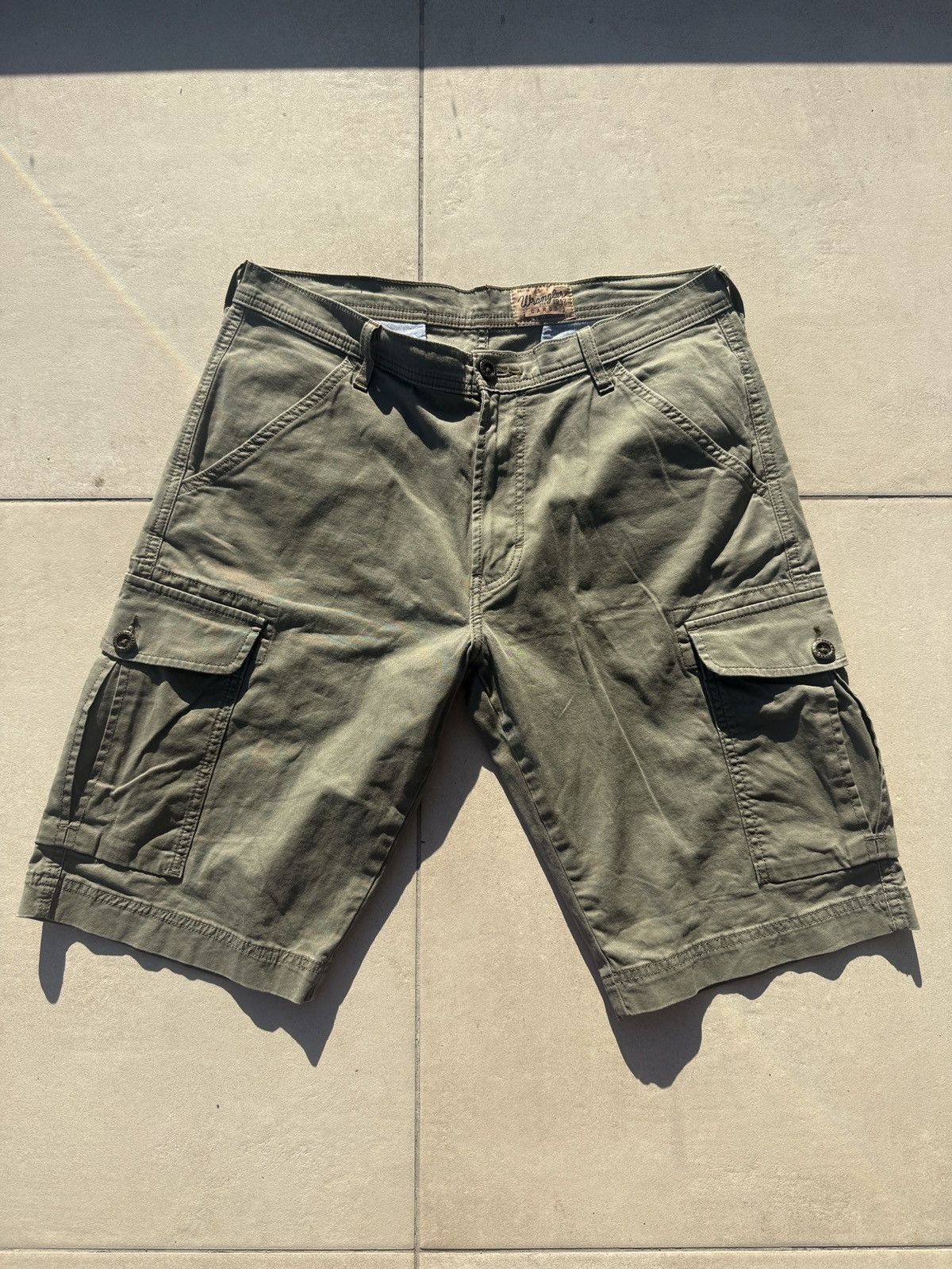 Wrangler Wrangler Cargo Shorts Vintage Size US 34 / EU 50 - 1 Thumbnail