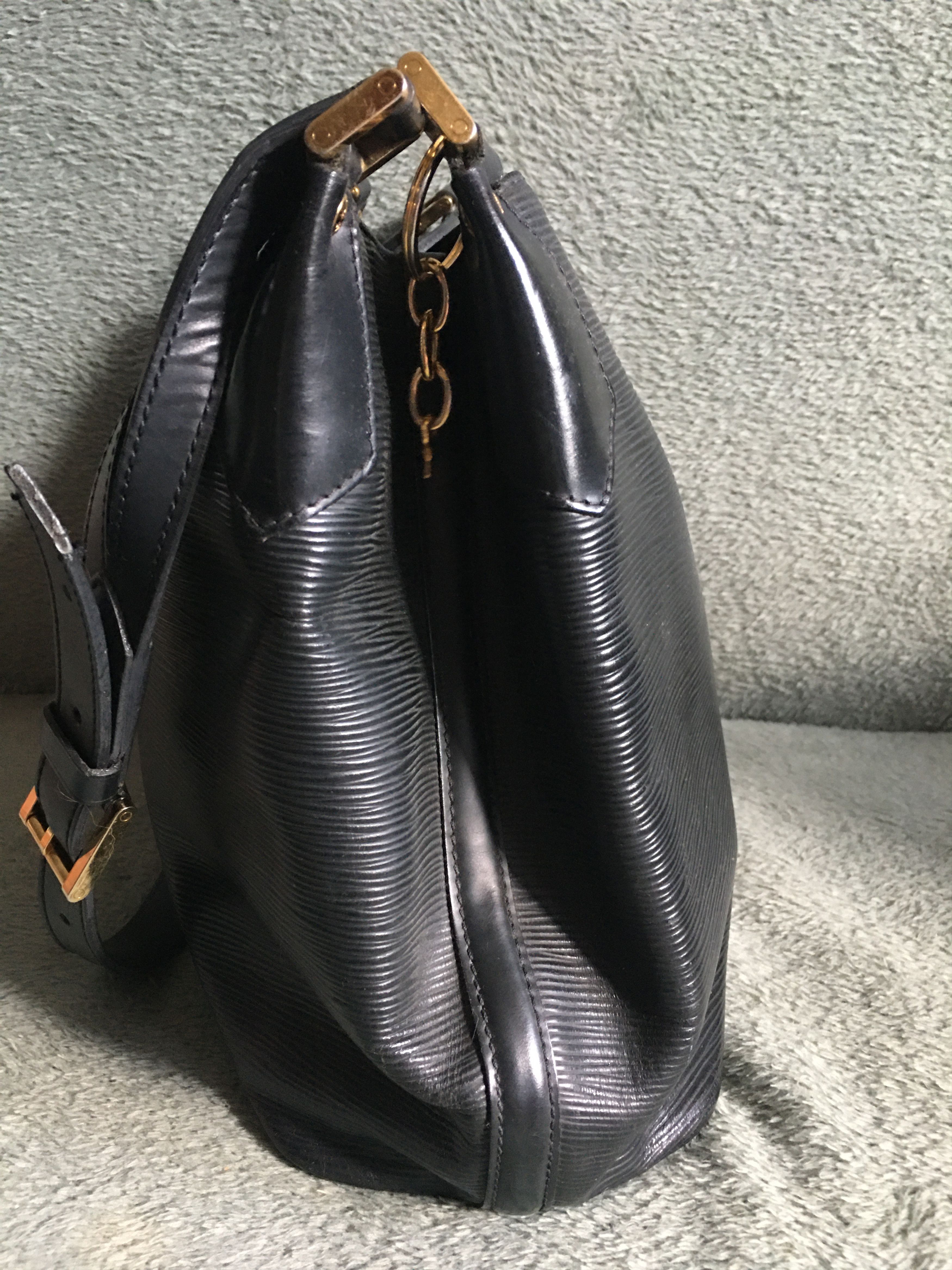 Louis Vuitton Louis Vuitton Epi Mandara Leather Black Shoulder Bag Size ONE SIZE - 3 Thumbnail
