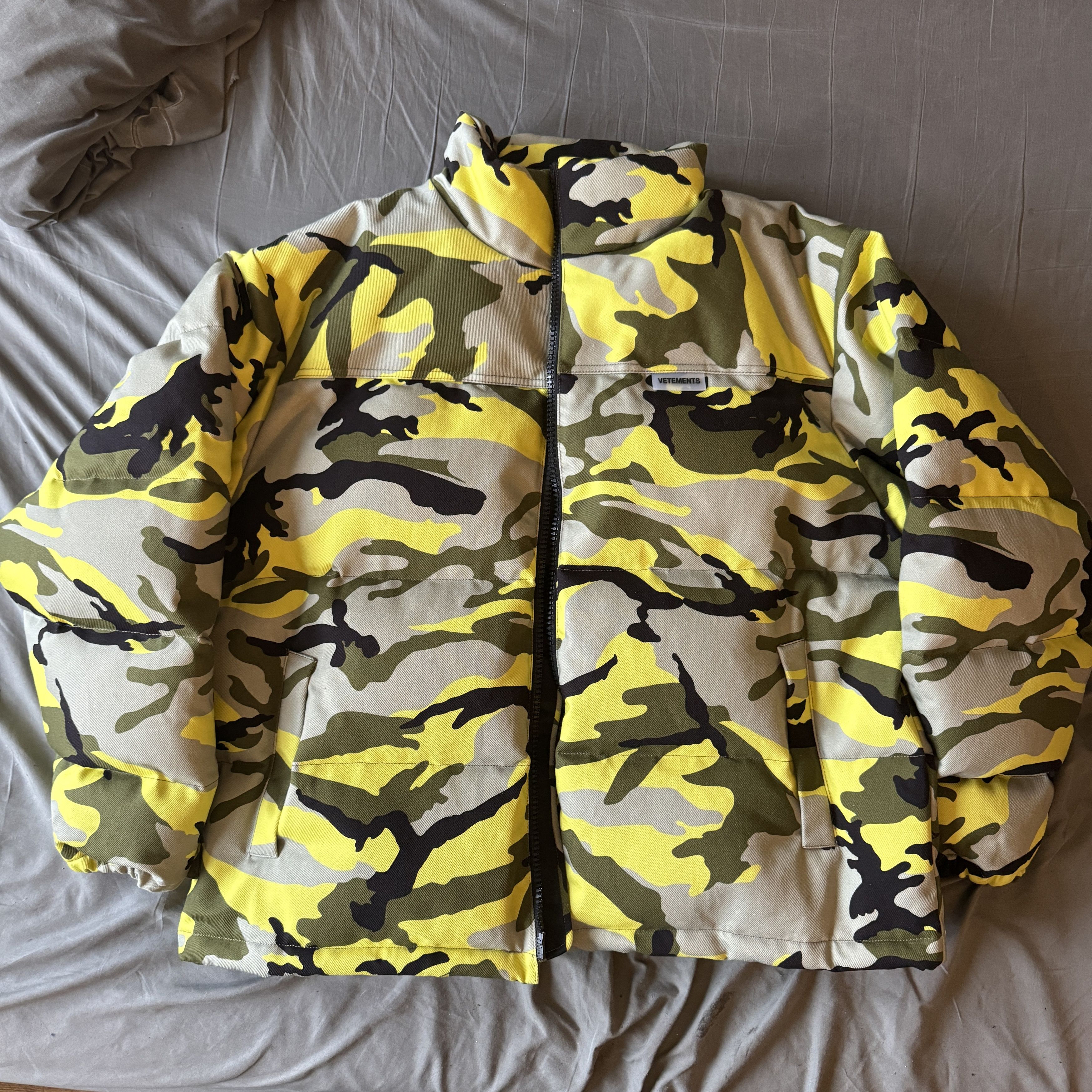 Vetements camo down jacket - Yellow