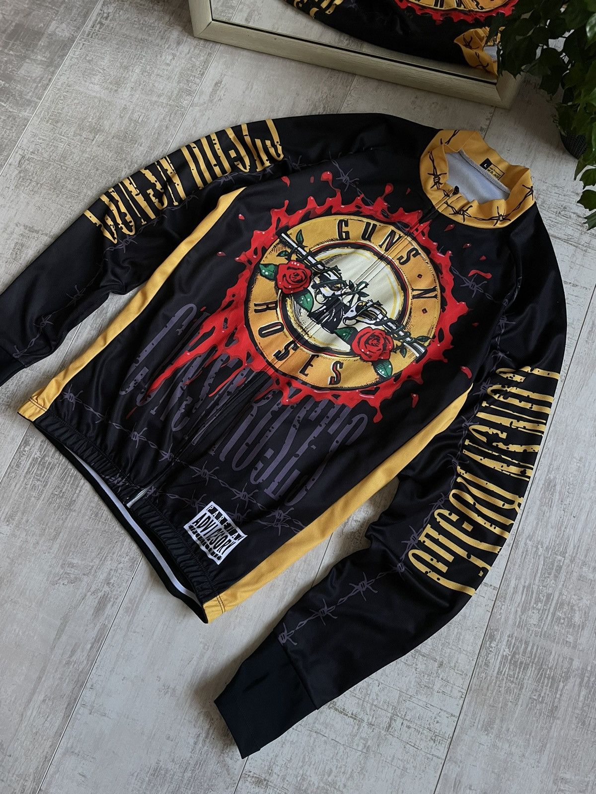 Band Tees × Guns N' Roses × Vintage Guns N Roses Vintage T-Shirt Jersey Over Printed VERY RARE Size US L / EU 52-54 / 3 - 2 Thumbnail