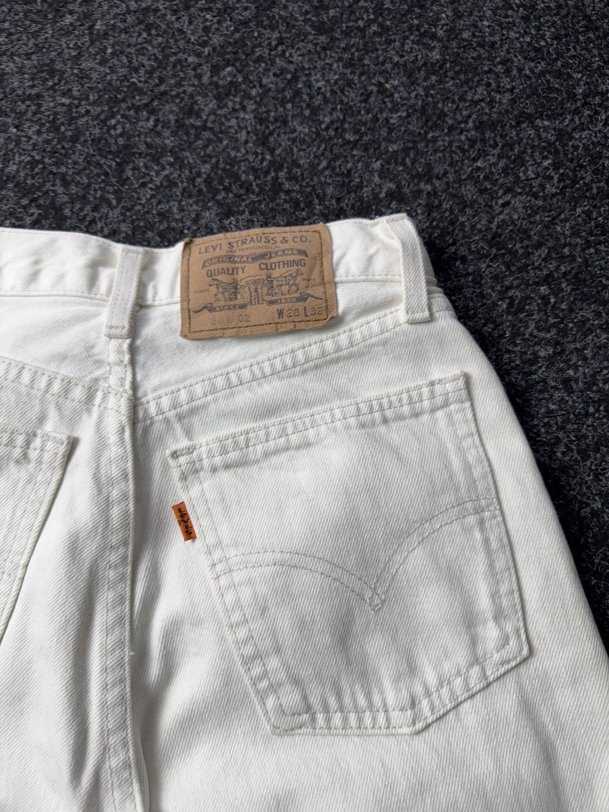 Levi's Vintage Clothing Vintage Levi’s 501 White Denim Jeans Orange Tab W25 L32 Size 25" / US 0 / IT 36 - 19 Thumbnail