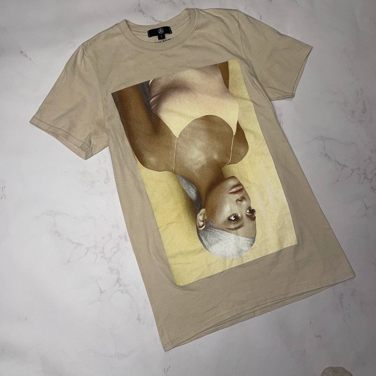 Vintage Ariana Grande Graphic Beige T Shirt Womens Size Small GUC Size S / US 4 / IT 40 - 2 Thumbnail