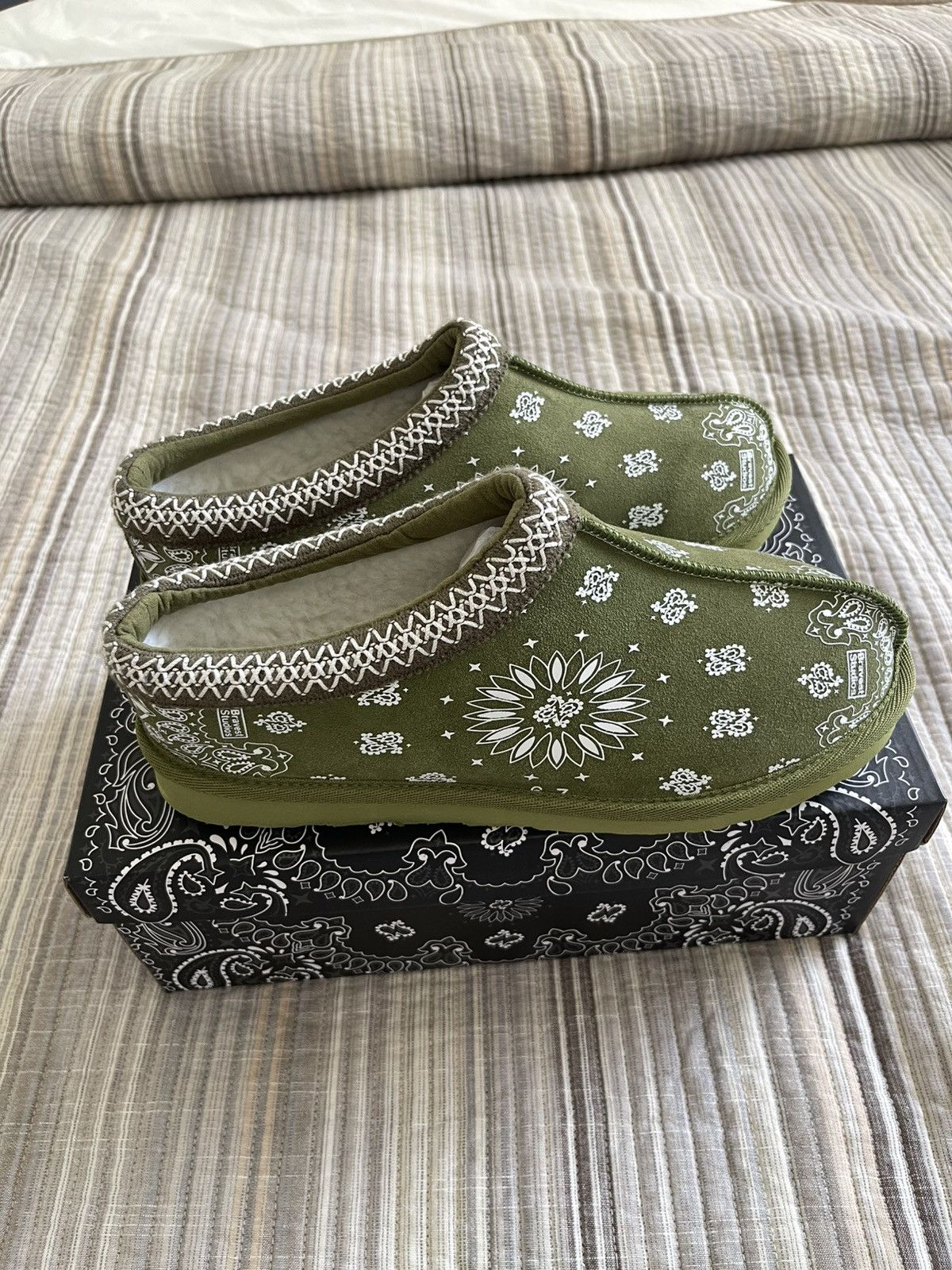 Bravest Studios Bravest Studios Green Plaid Suede Clogs Size US 7 / EU 40 - 2 Thumbnail