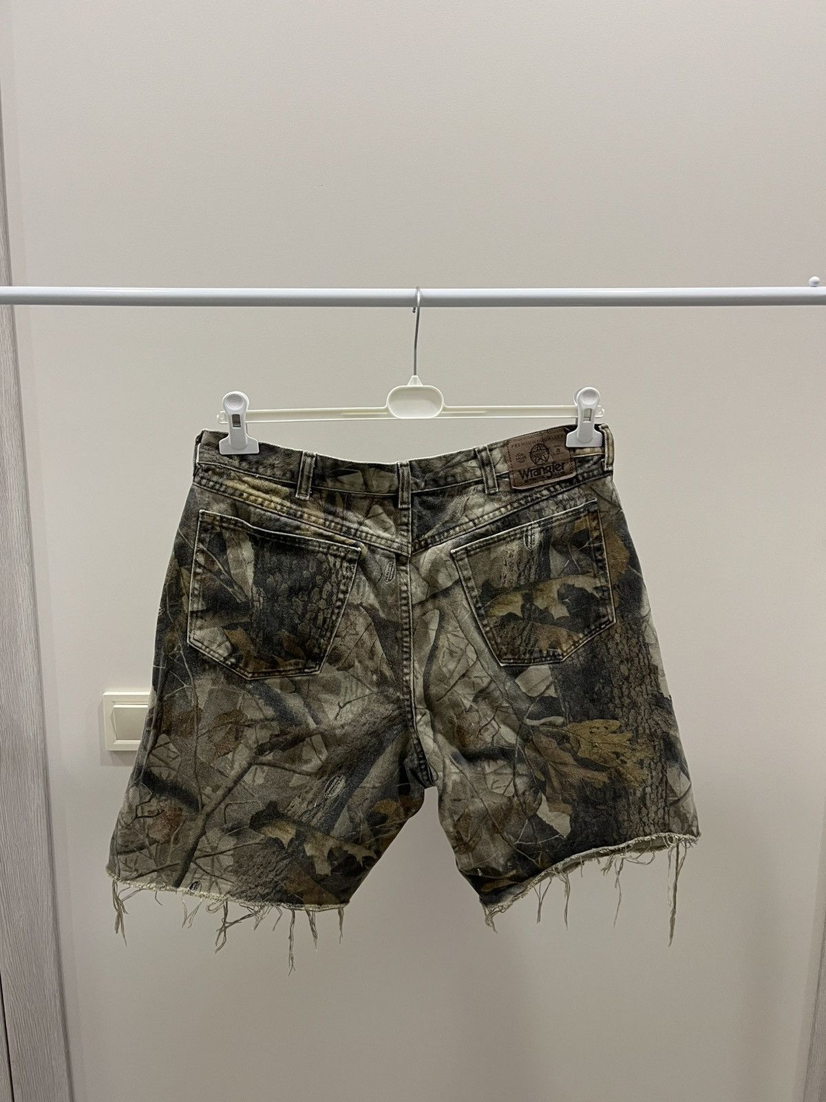 Wrangler *RARE* Vintage Wrangler x RealTree Distressed Camo Shorts Size US 32 / EU 48 - 2 Thumbnail