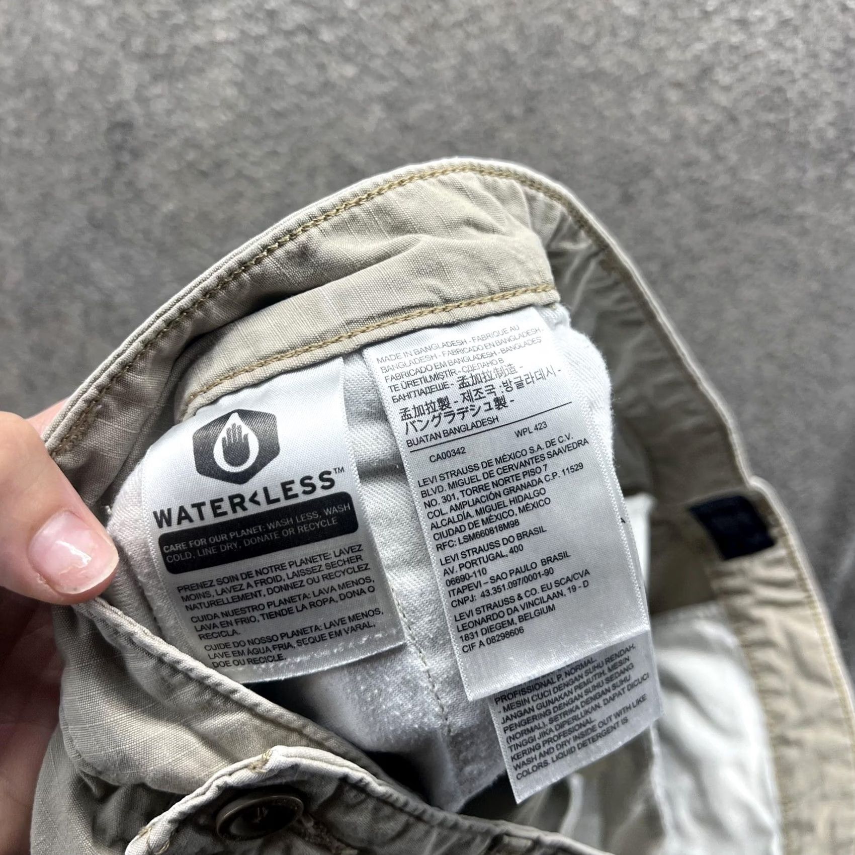 Levi's Levi's Cargo Shorts Mens 32 Khaki WaterLess Ripstop Utility Multi Pocket Shorts Mens 32 Beige Pockets Cargo Casual Men Size US 32 / EU 48 - 4 Thumbnail