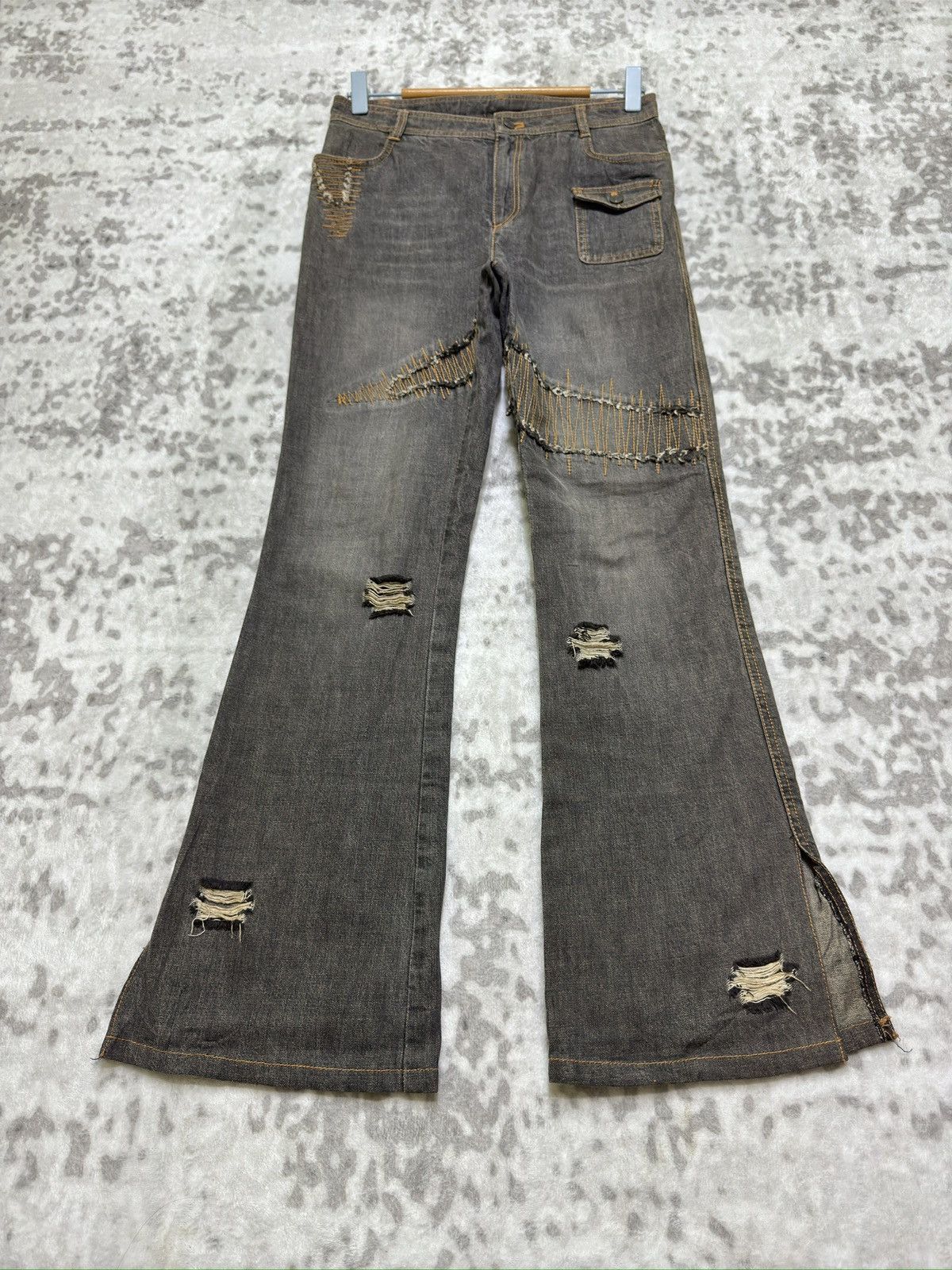 Japanese Brand Y2K Flared Unisex Jeans Gray 5-Pocket Gold Zigzag Stitch Size 26" / US 2 / IT 38 - 1 Thumbnail