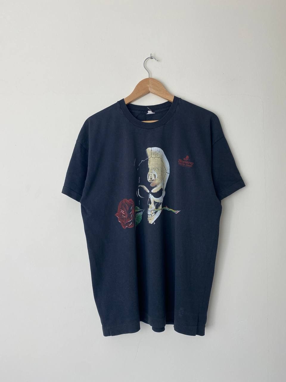 Alchemy Equipment × Band Tees × Vintage Vintage Alchemy Battle Dress 1980s Skull with Rose T-Shirt Size US XL / EU 56 / 4 - 1 Thumbnail