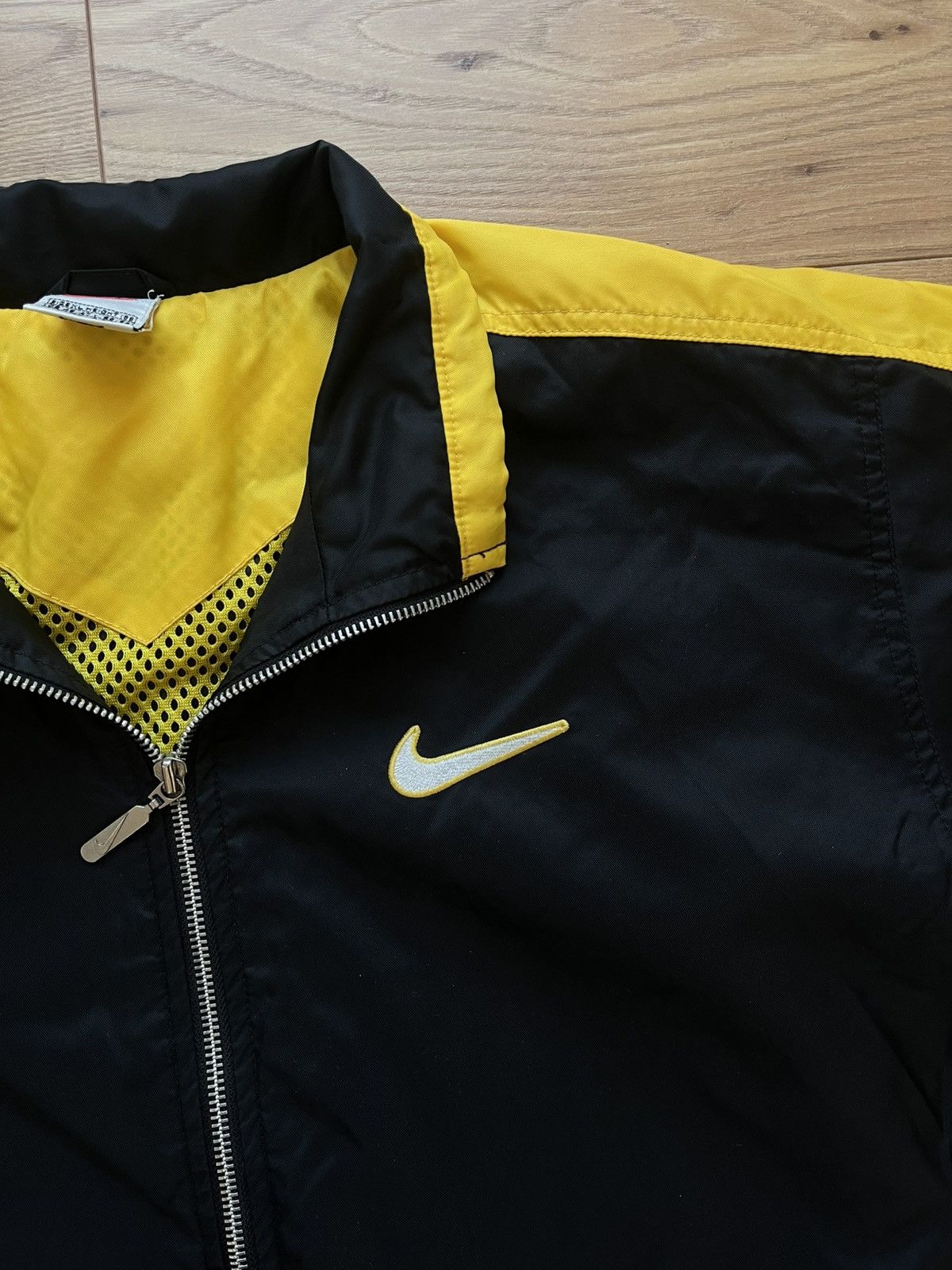 Nike 90’s NIKE BIG BACK SWOOSH LOGO OVERSIZED RETRO TRACK JACKET Size US XL / EU 56 / 4 - 3 Thumbnail
