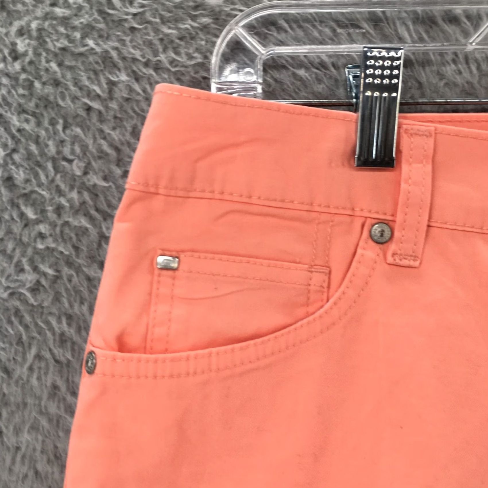 Vintage Bandolino Mandie Capri Pants Womens 12 Pink 5 Pockets Zip Fly Rise 11 Inseam 21 Cotton Blend Classic Modern Straight Leg Womens Size 34" / US 12 / IT 48 - 3 Thumbnail