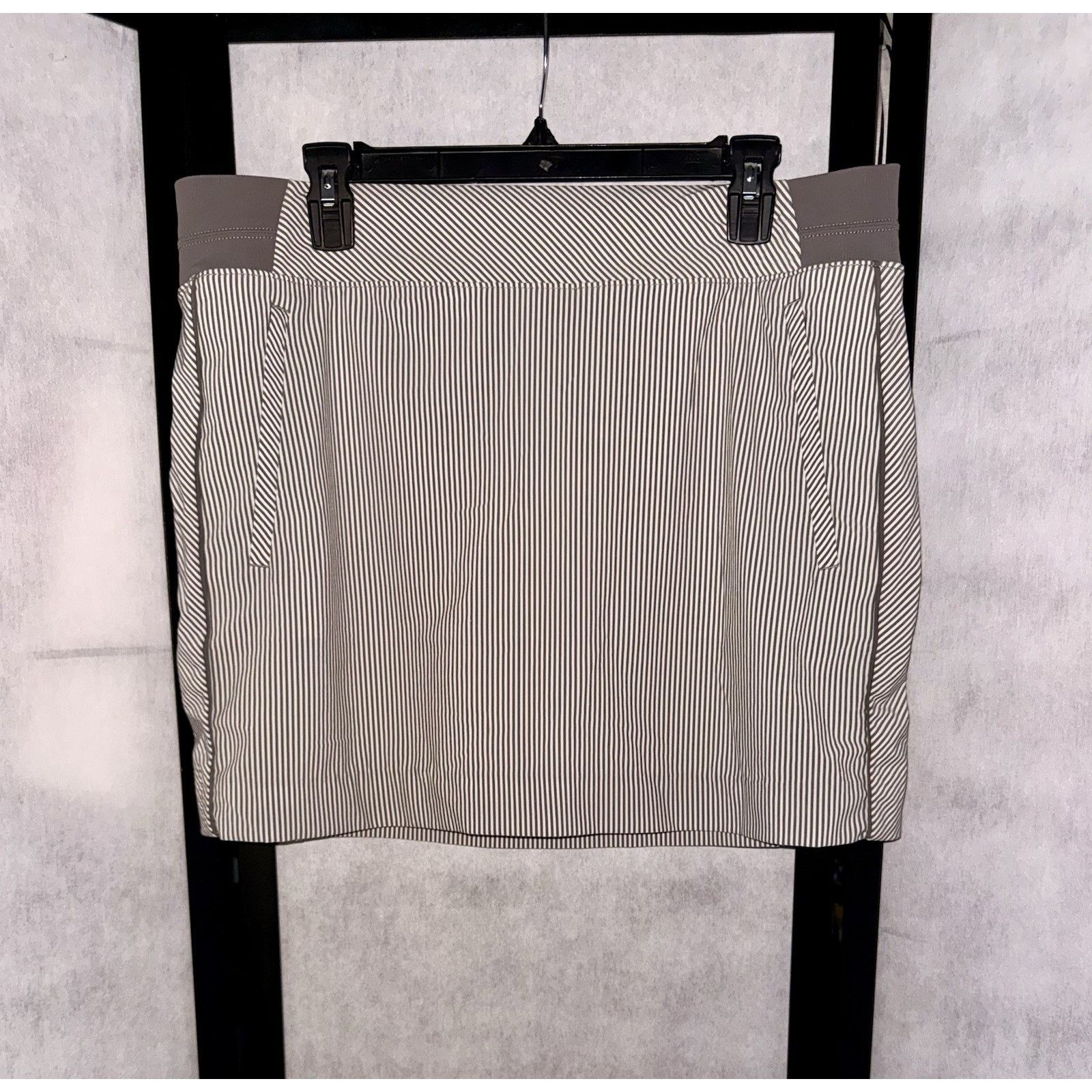 Athleta Athleta Gray White Striped Athletic Tennis Golf Skort Size 38" / US 16 / IT 52 - 3 Thumbnail