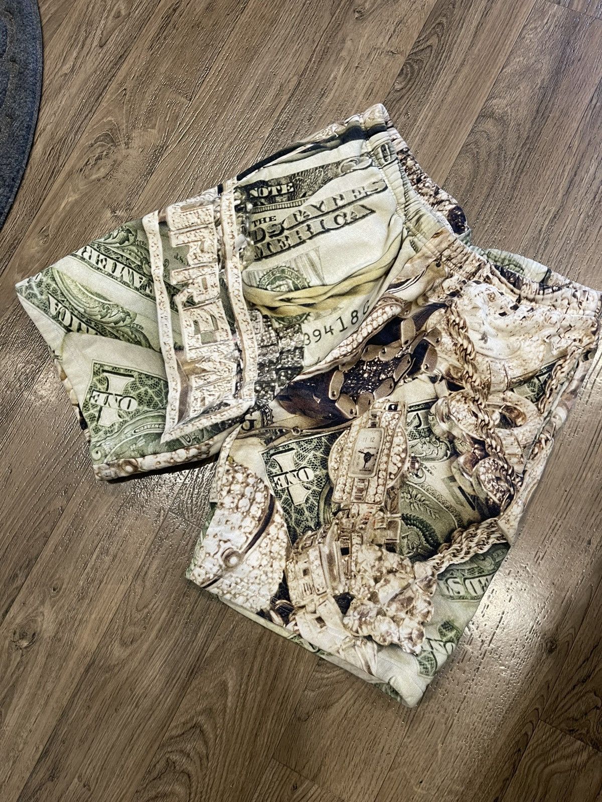 Supreme Supreme Money Logo Shorts Size US 32 / EU 48 - 1 Thumbnail