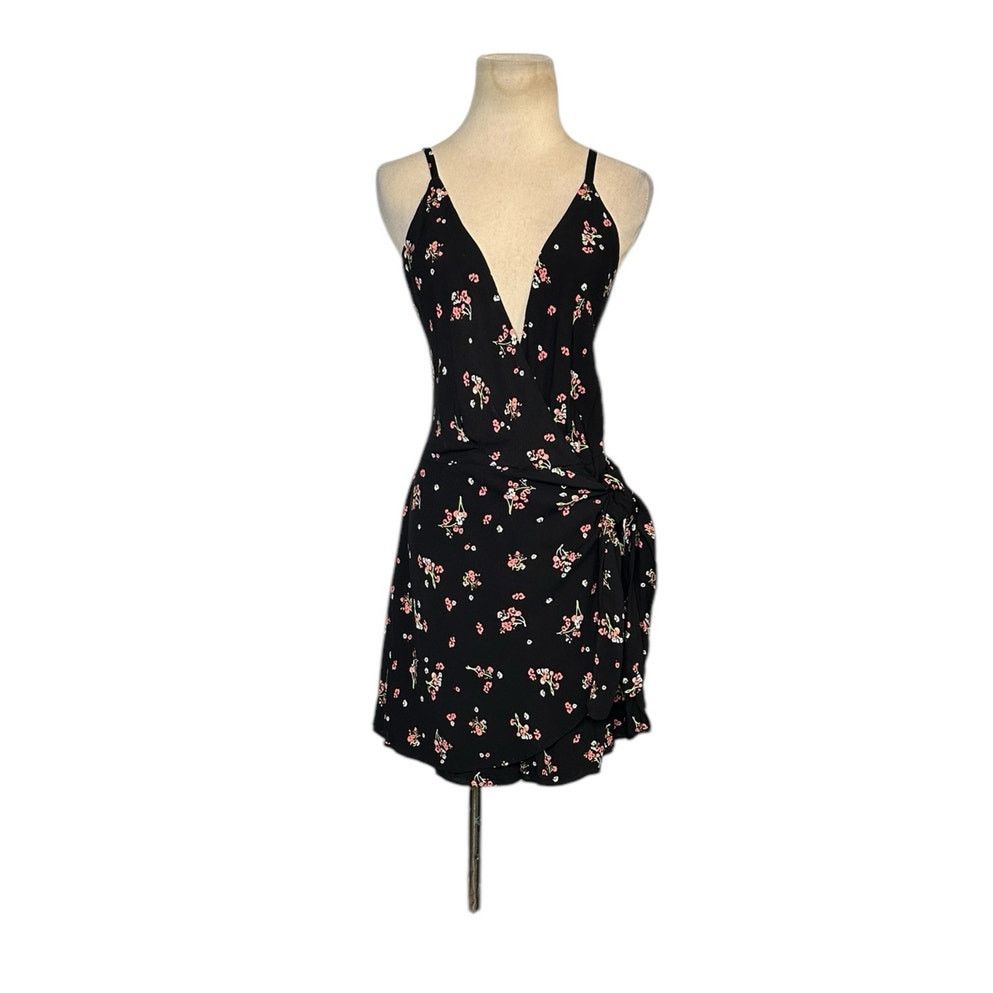 Free People Free People Black Floral Wrap Skirt Front Romper size 0 Size 25" / US 0 / IT 36 - 8 Thumbnail