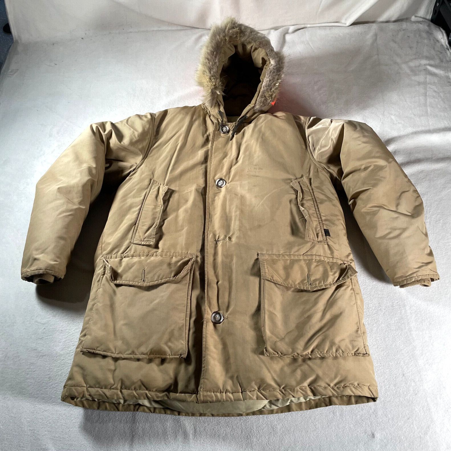 image of Vintage Woolrich Parka Mens Extra Large Brown Goose Down Hooded Jacket Fur Trim in White (Size XL)