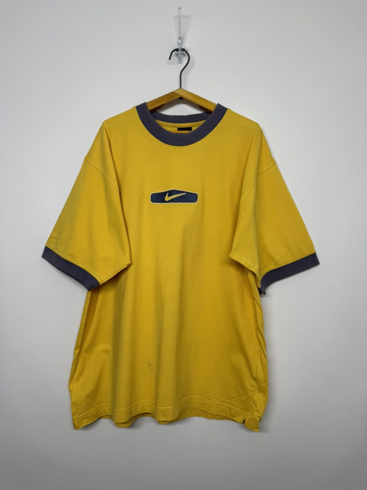 Nike Vintage Y2K Nike T Shirt Center Logo Streetwear Hype Size US L / EU 52-54 / 3 - 4 Thumbnail