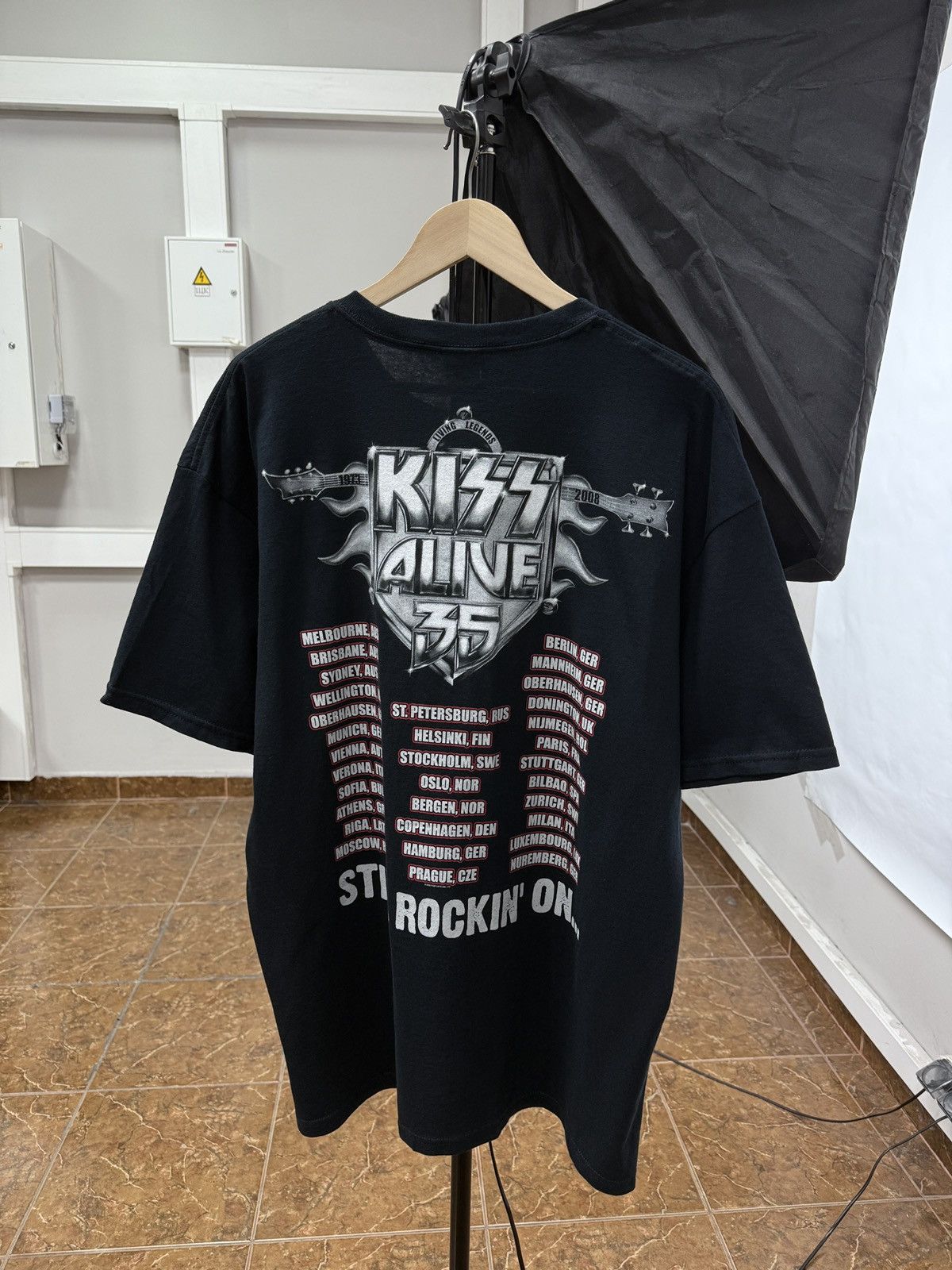 KISS 🇺🇸 Vintage Kiss Alive 35 World Tour 1973 2008 T-Shirt Retro Size US XL / EU 56 / 4 - 2 Thumbnail