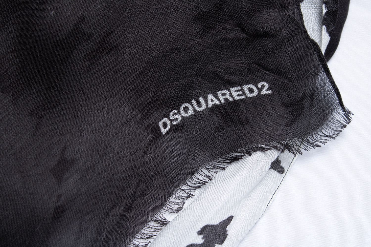 Dsquared2 Dsquared2, black and white printed scarf Size ONE SIZE - 2 Thumbnail