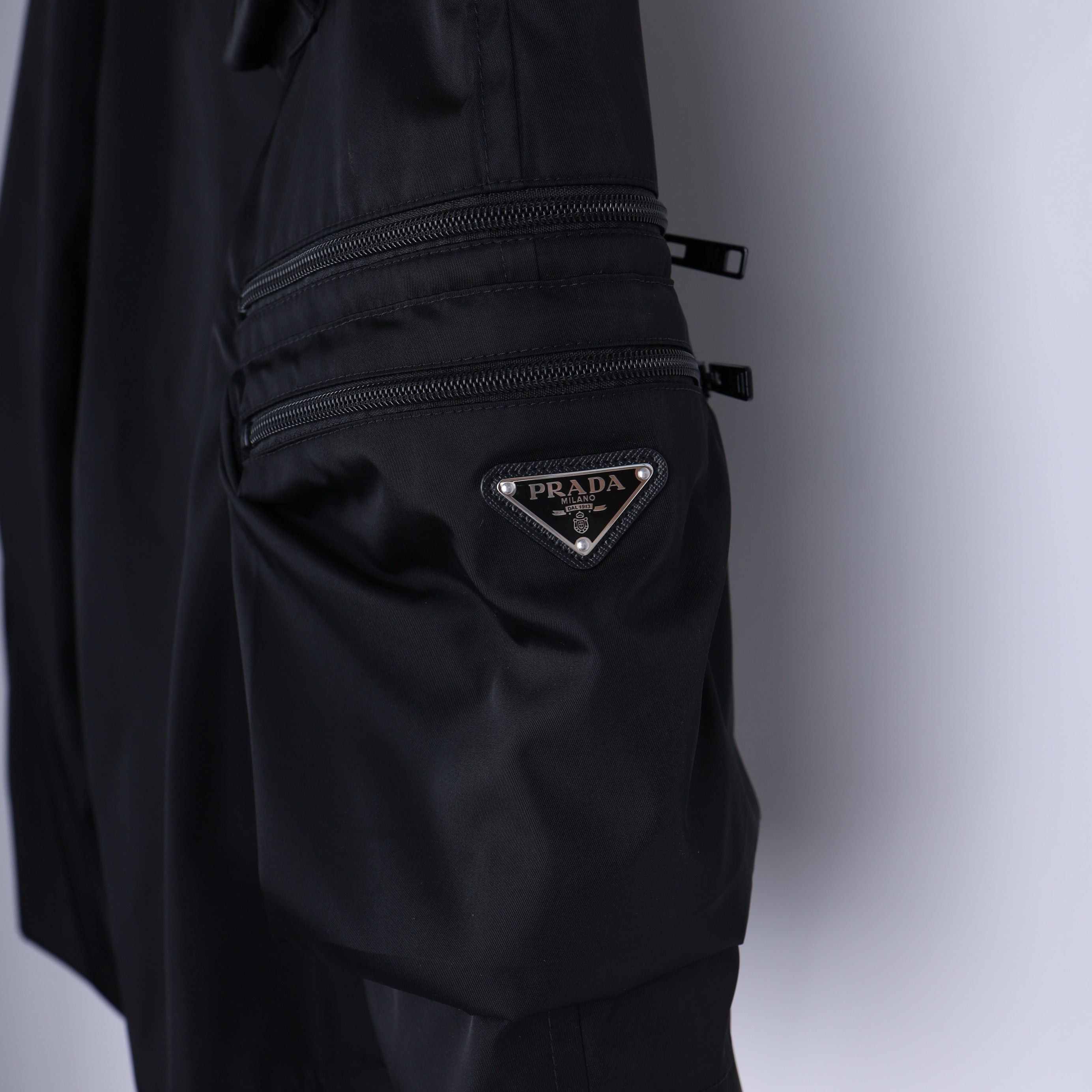Prada PRADA NYLON CARGO SHORTS Size US 36 / EU 52 - 9 Thumbnail