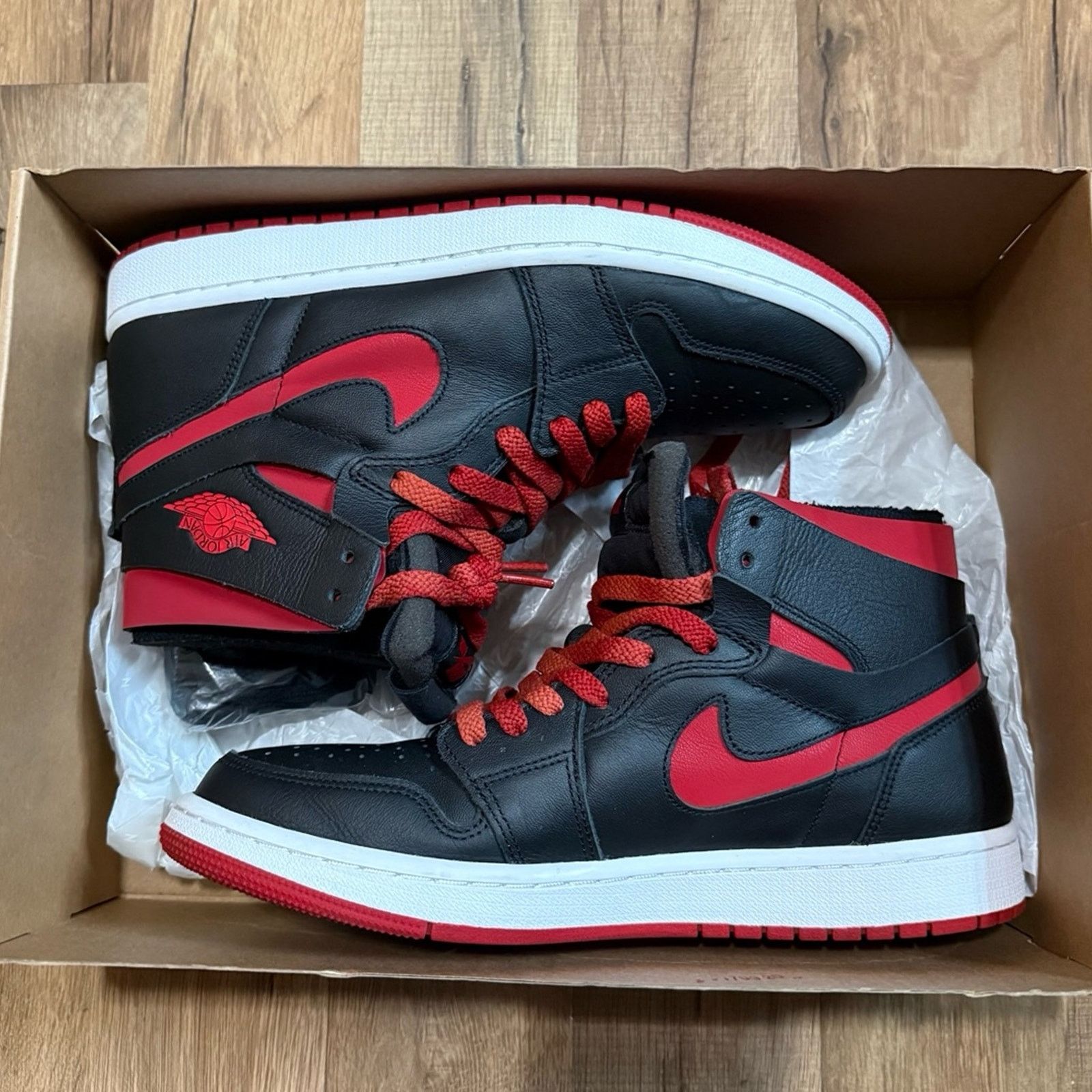 Nike Jordan 1 Zoom CMFT Black University Red Bred Size US 9.5 / EU 42-43 - 10 Thumbnail