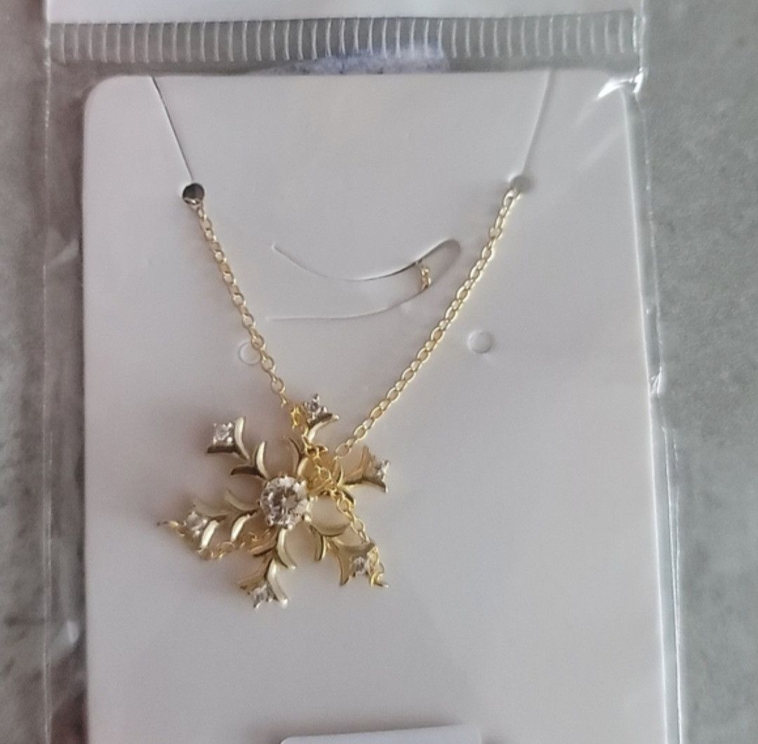 Other NIP 14KT Gold Plated Sterling Silver Snowflake Necklace Size ONE SIZE - 1 Thumbnail