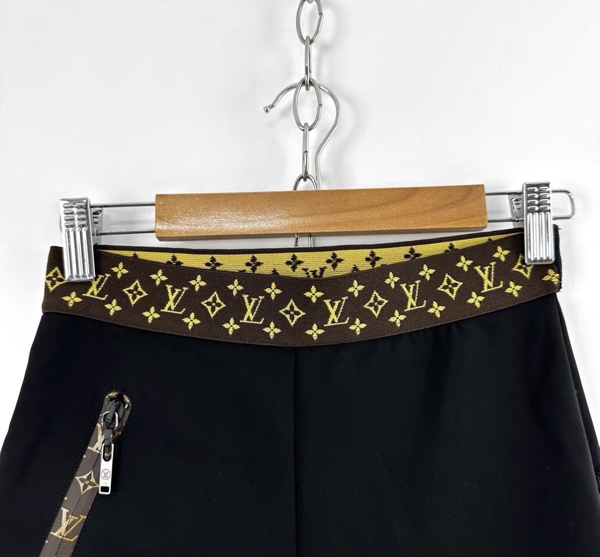 Louis Vuitton Louis Vuitton Black Stretch Biker Shorts K12 Size 25" / US 0 / IT 36 - 3 Thumbnail