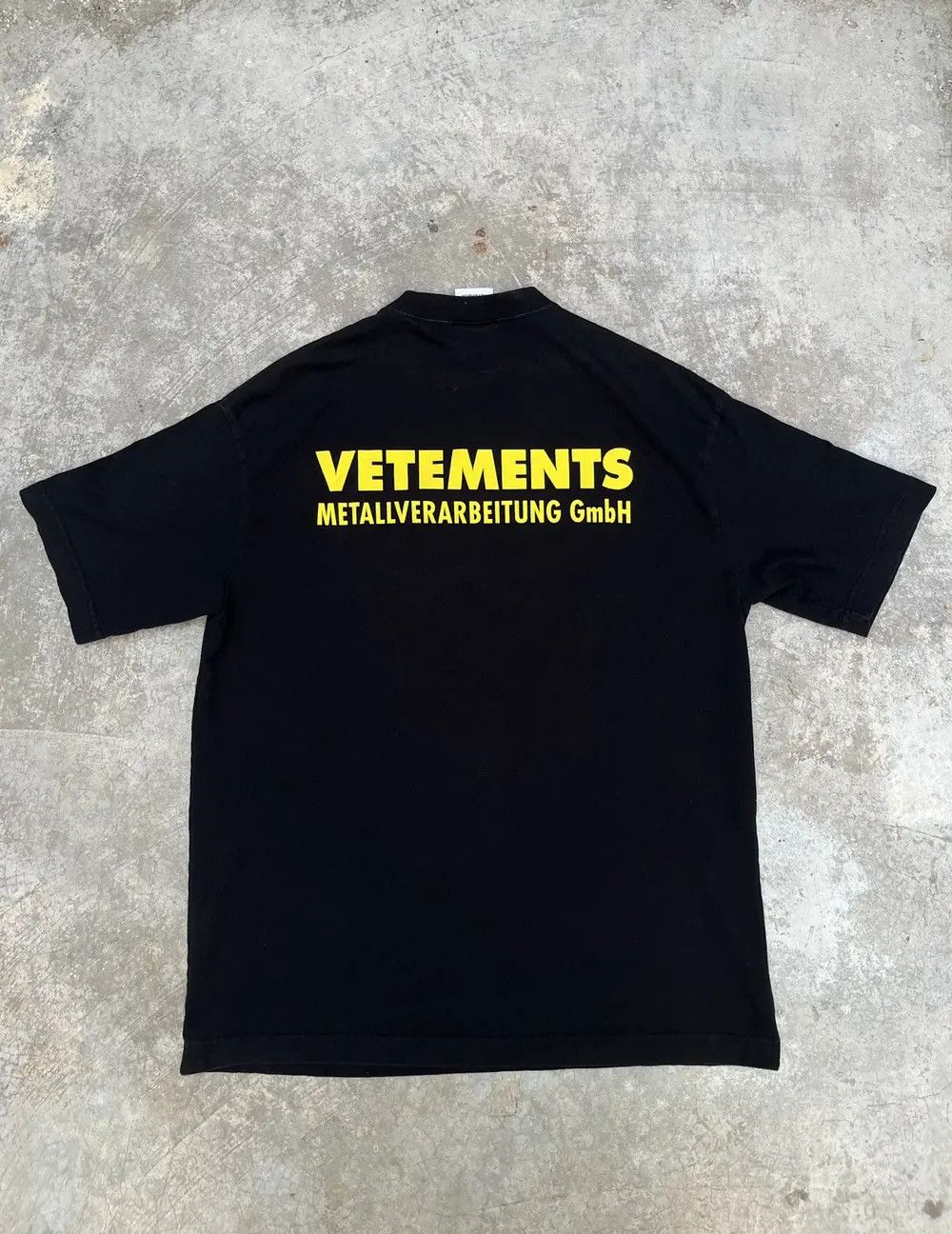 Vetements Vetements FW18 STAFF t shirt | Grailed