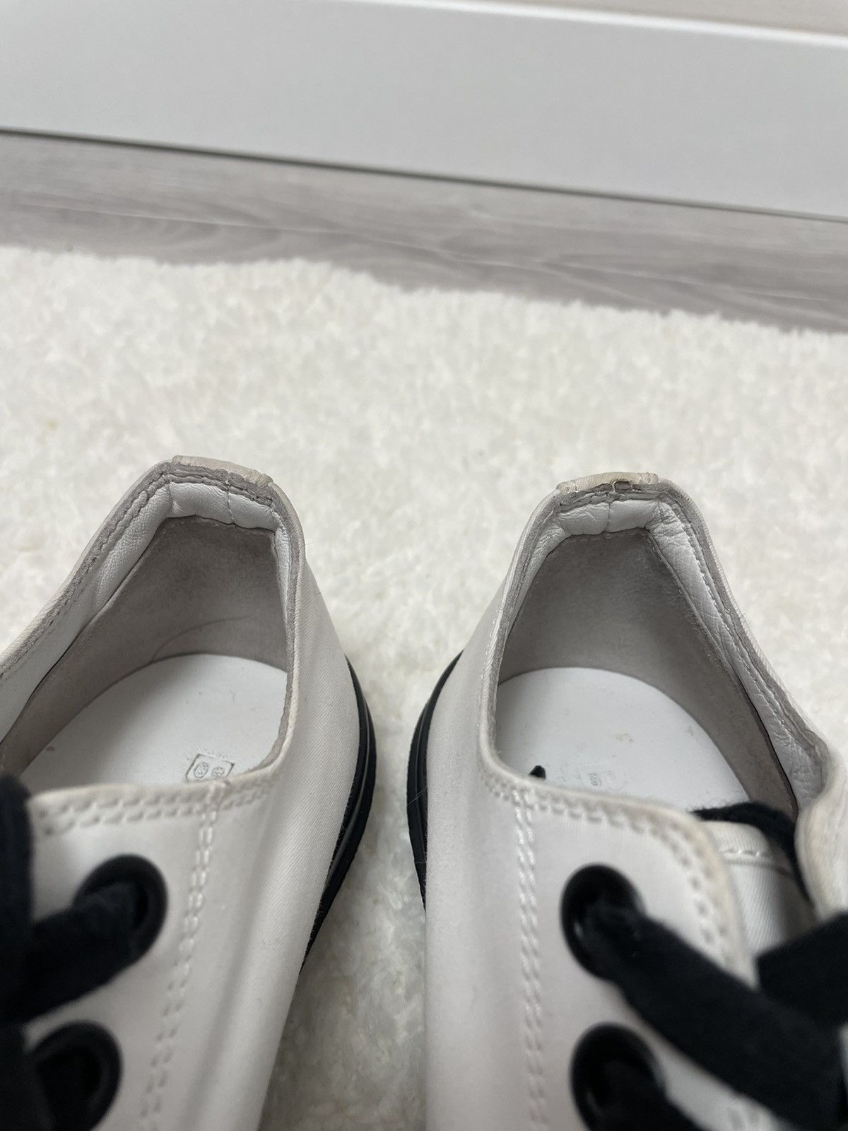 Burberry Burberry White Black Larkhall Logo Sneakers shoes 36 eu Size US 6 / IT 36 - 9 Thumbnail