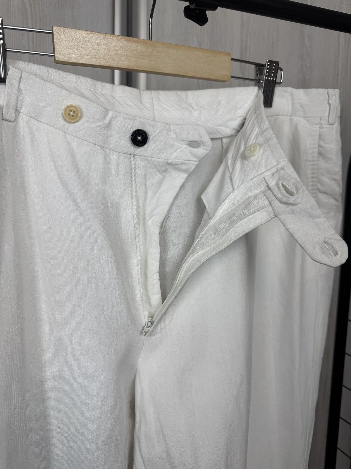 Ermenegildo Zegna Ermenegildo Zegna pure linen white classic casual pants Size US 40 / EU 56 - 9 Thumbnail