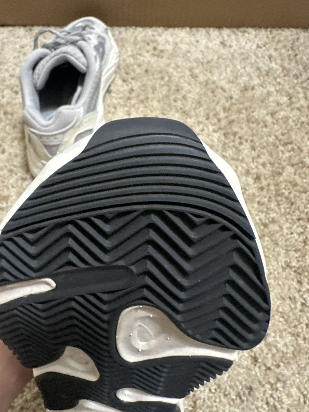 Yeezy YEEZY 700 V2 STATIC MENS 4 GENTLY USED Size US 5.5 / IT 35.5 - 16 Thumbnail