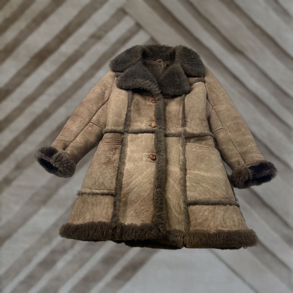 Vintage VINTAGE Women’s Sheepskin Shearling Leather Coat Jacket 14 USA Medium Brown 90s Parka Wool Lining Fur Buttons Size XL / US 12-14 / IT 48-50 - 1 Thumbnail