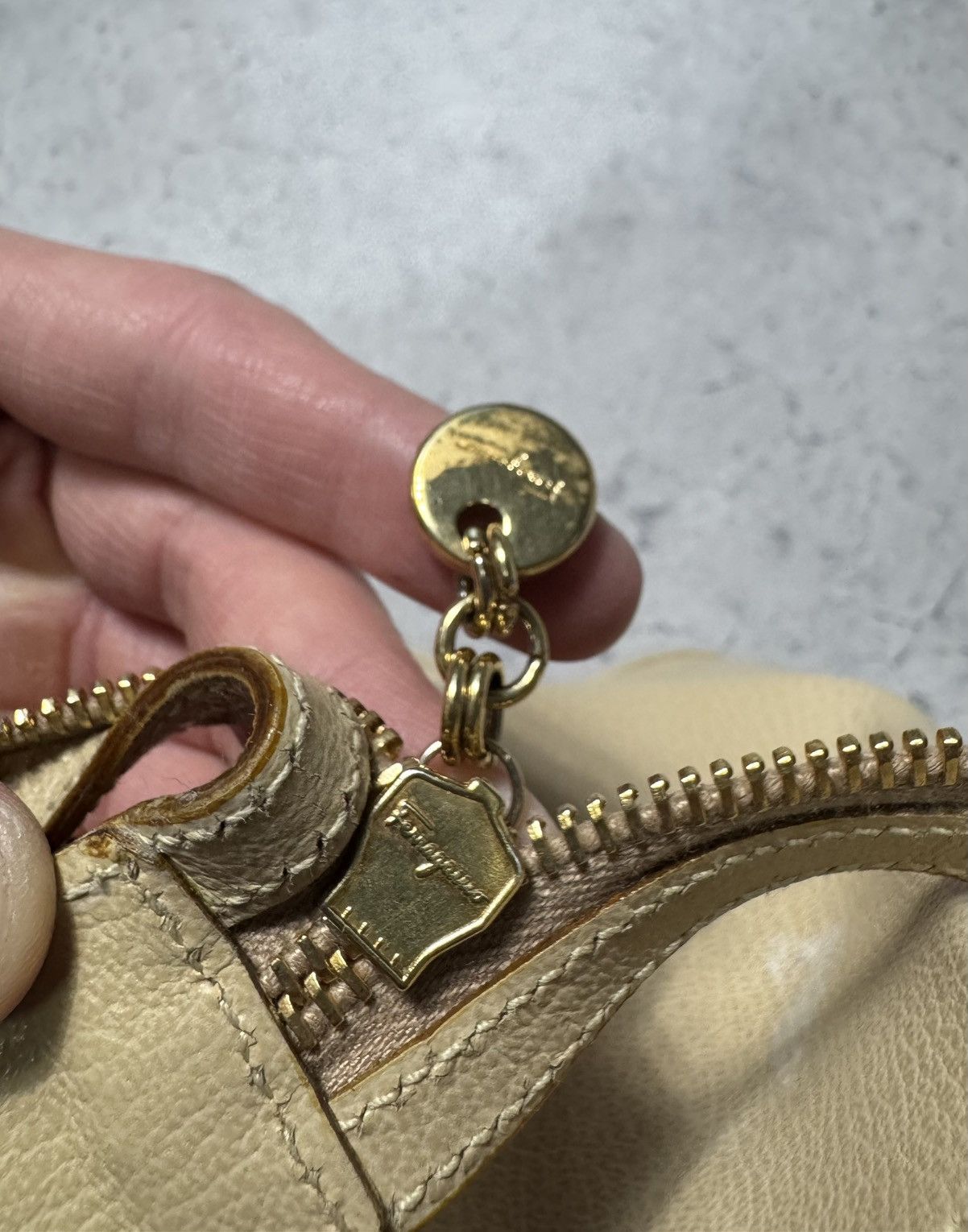 Salvatore Ferragamo Salvatore Ferragamo Luxury Cream Crossbody Bag Rare Beige Size ONE SIZE - 12 Thumbnail