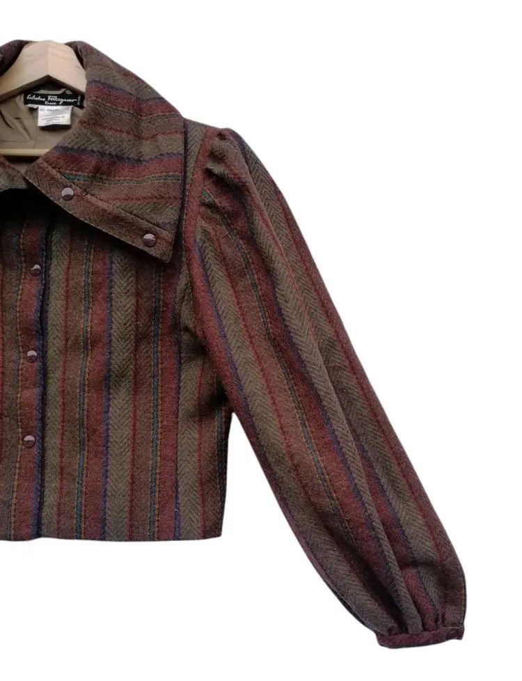 Salvatore Ferragamo Vintage Salvatore Ferragamo Wool Crop Tops Jacket Size M / US 6-8 / IT 42-44 - 4 Thumbnail
