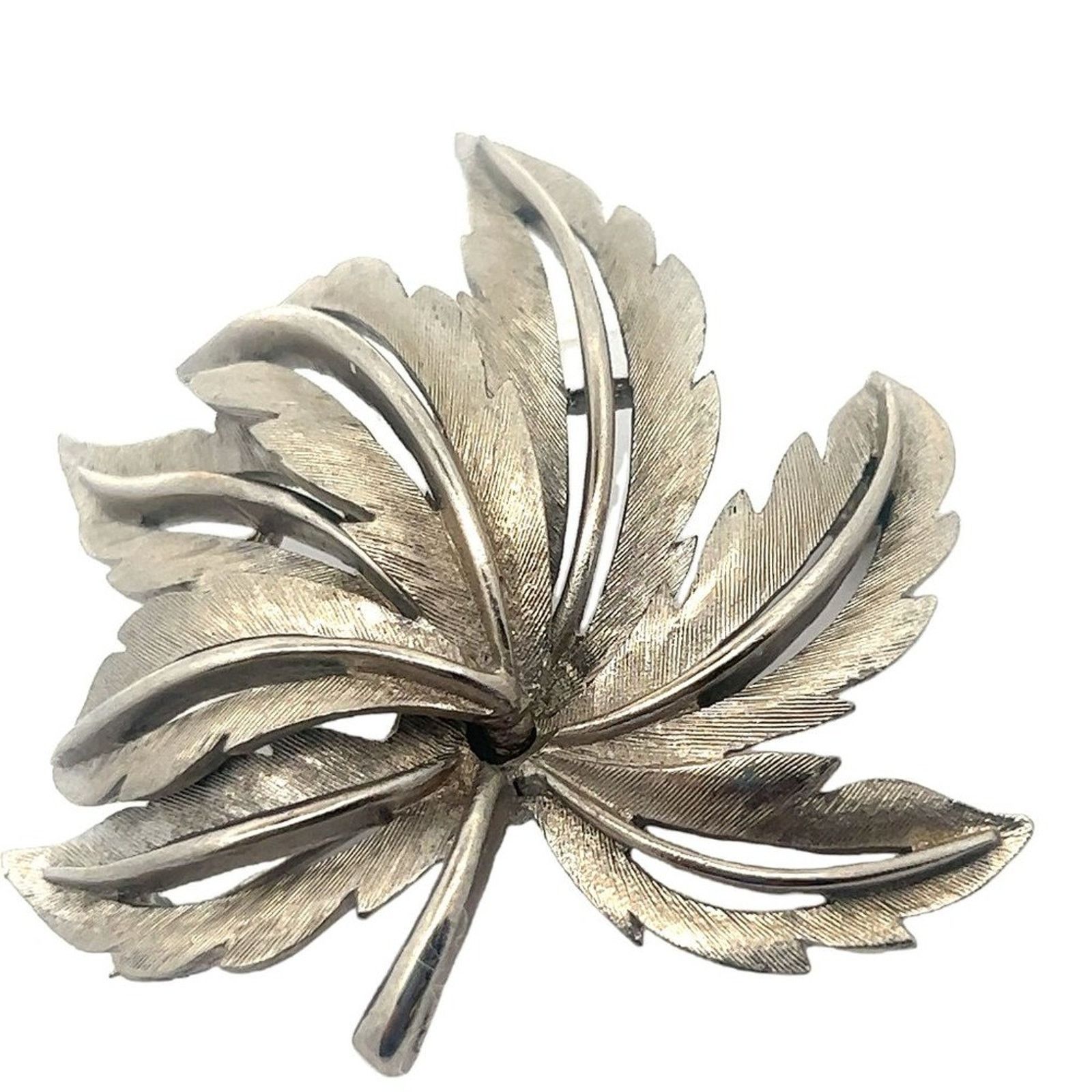 & Other Stories Vintage Signed JJ (Jonette Company) Silver Toned Leaf Brooch Size ONE SIZE - 1 Thumbnail